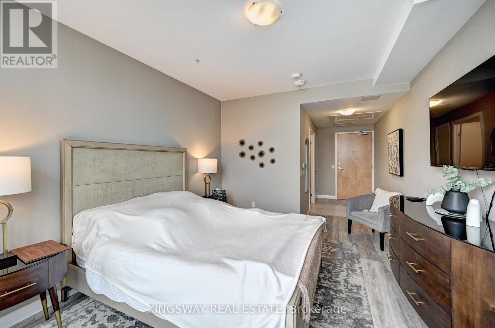 












801 - 60 CHARLES STREET W

,
Kitchener,




Ontario
N2G0C9

