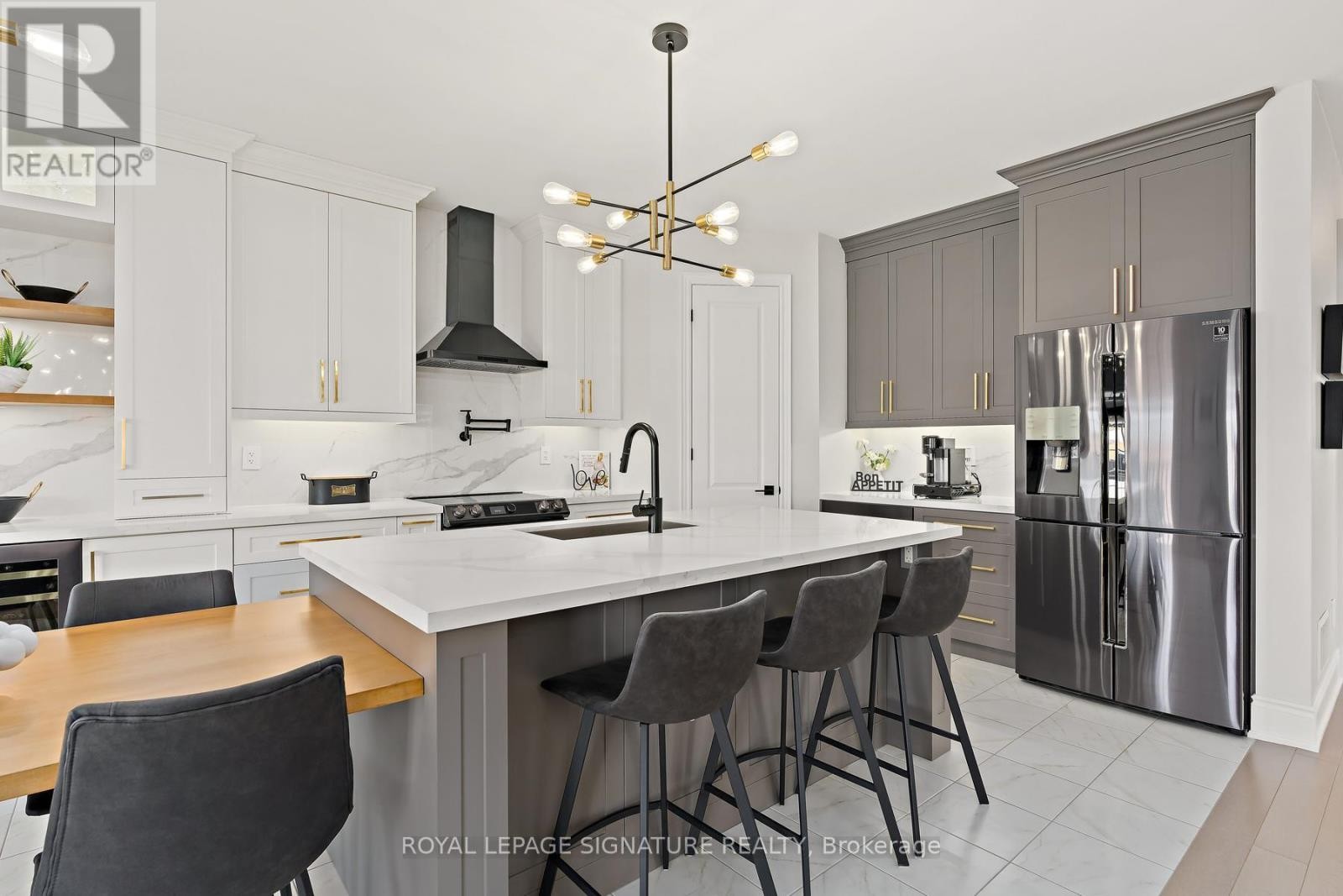 












737 GILMOUR CRESCENT

,
Shelburne,




Ontario
L9V3X2

