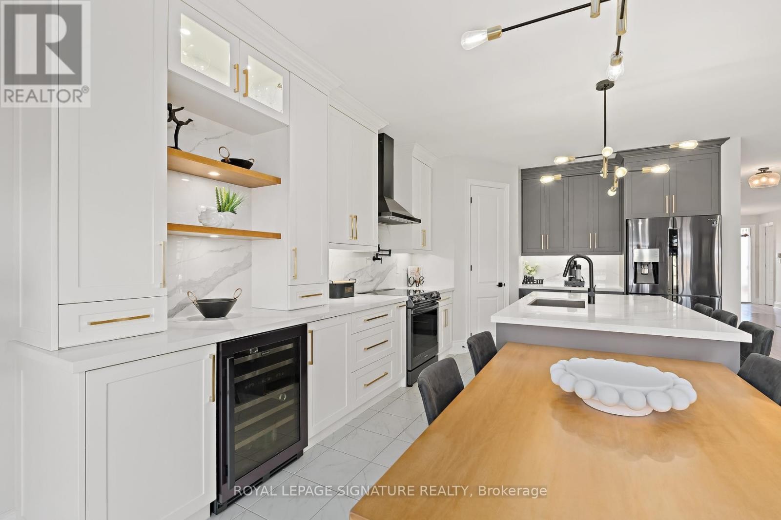 












737 GILMOUR CRESCENT

,
Shelburne,




Ontario
L9V3X2

