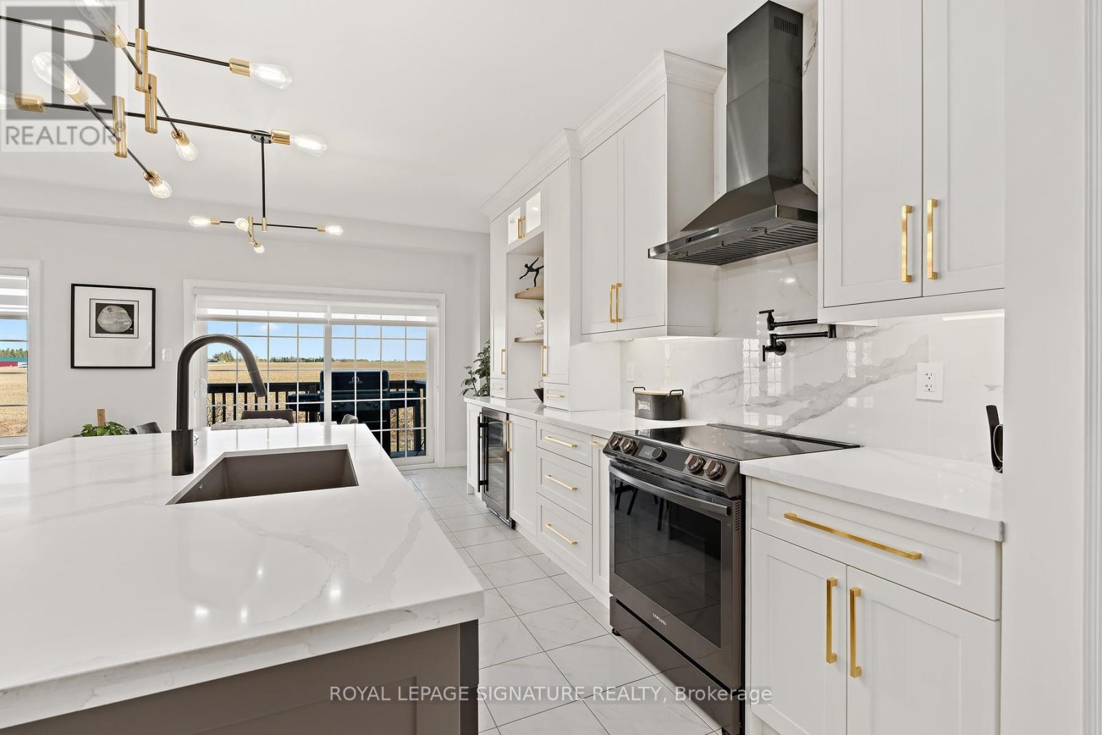 












737 GILMOUR CRESCENT

,
Shelburne,




Ontario
L9V3X2


