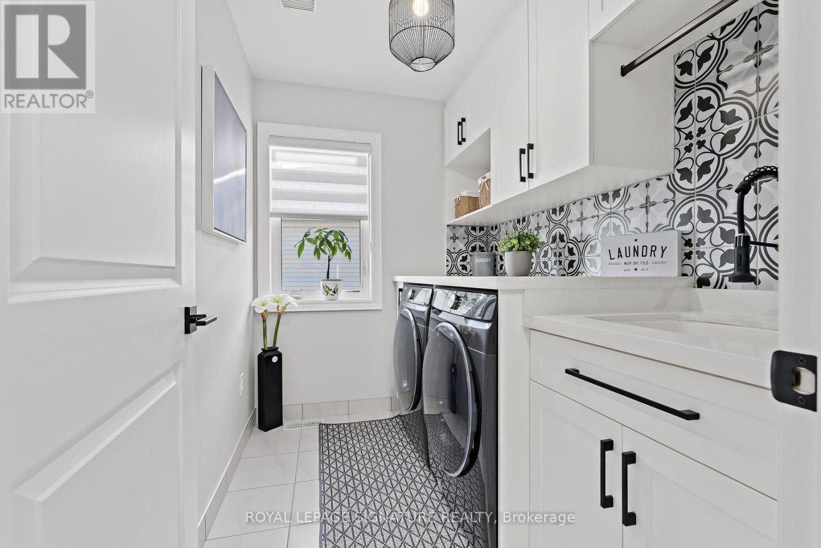 












737 GILMOUR CRESCENT

,
Shelburne,




Ontario
L9V3X2

