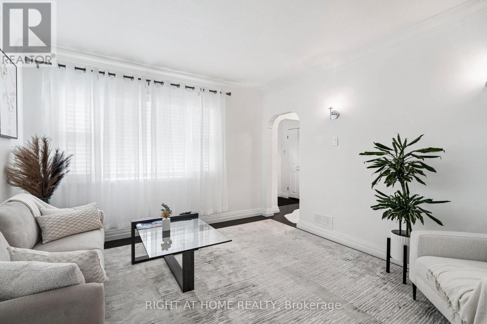 












105 GLENRIDGE AVENUE

,
St. Catharines (Old Glenridge),




Ontario
L2R4X5

