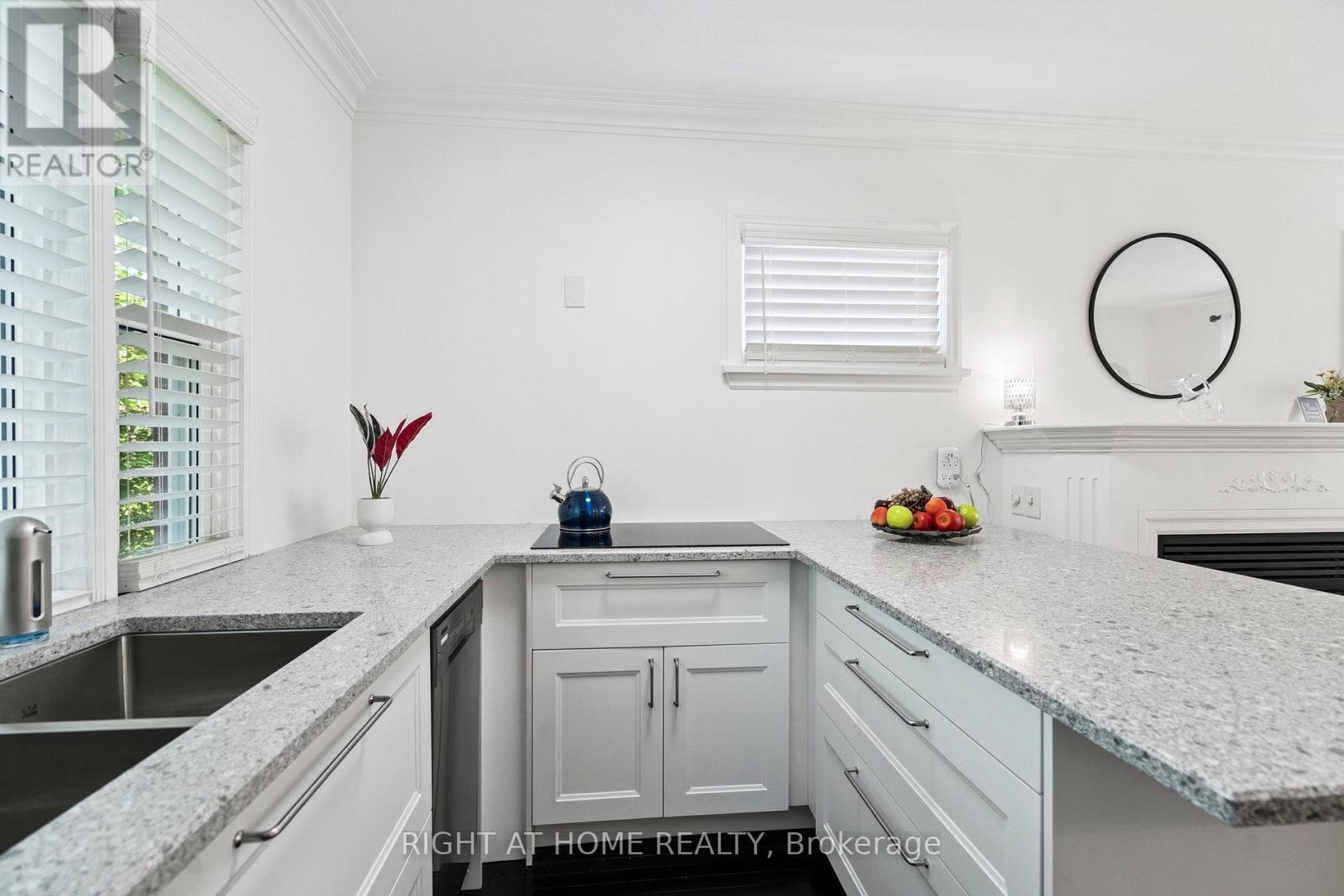 












105 GLENRIDGE AVENUE

,
St. Catharines (Old Glenridge),




Ontario
L2R4X5

