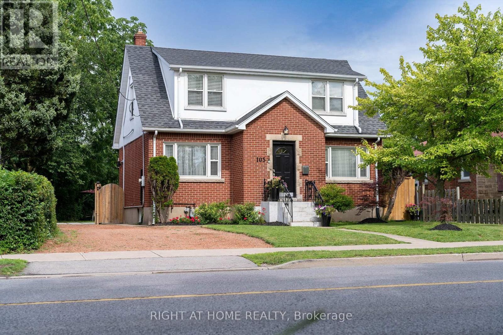 












105 GLENRIDGE AVENUE

,
St. Catharines (Old Glenridge),




Ontario
L2R4X5

