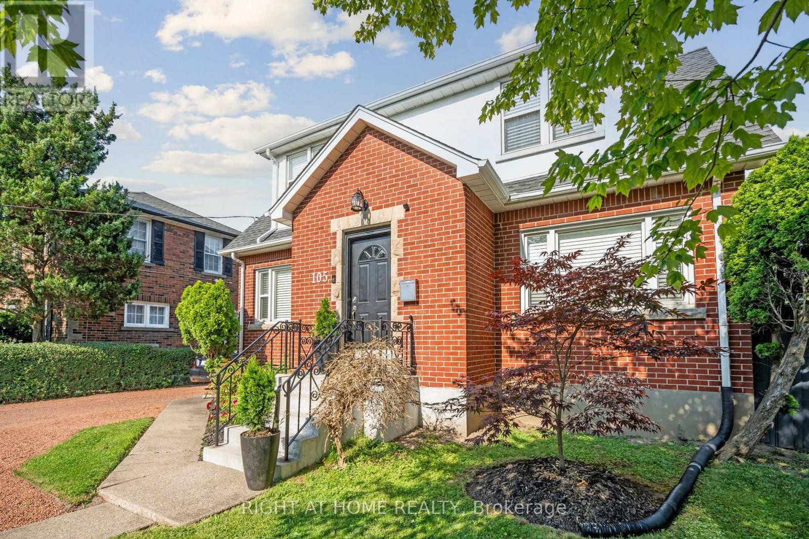 












105 GLENRIDGE AVENUE

,
St. Catharines (Old Glenridge),




Ontario
L2R4X5

