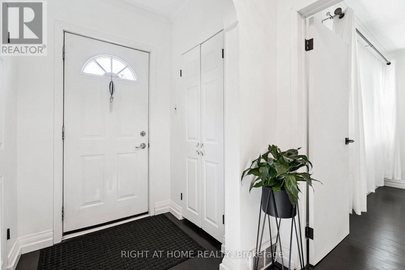 












105 GLENRIDGE AVENUE

,
St. Catharines (Old Glenridge),




Ontario
L2R4X5

