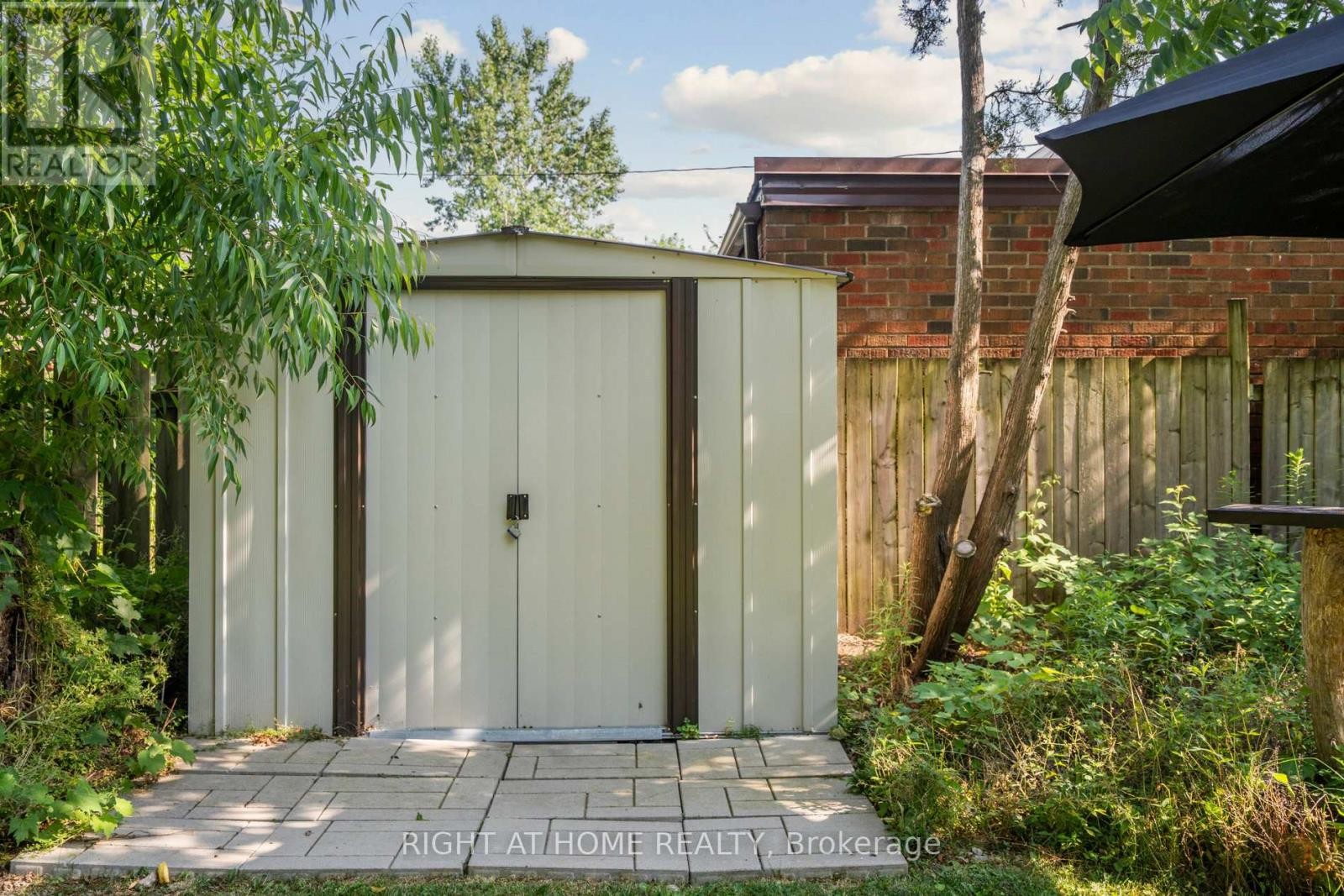 












105 GLENRIDGE AVENUE

,
St. Catharines (Old Glenridge),




Ontario
L2R4X5

