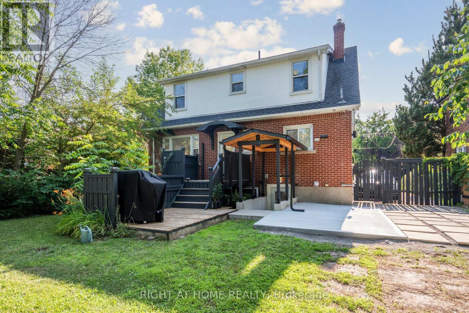 












105 GLENRIDGE AVENUE

,
St. Catharines (Old Glenridge),




Ontario
L2R4X5

