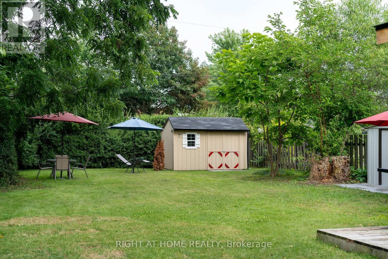 












105 GLENRIDGE AVENUE

,
St. Catharines (Old Glenridge),




Ontario
L2R4X5

