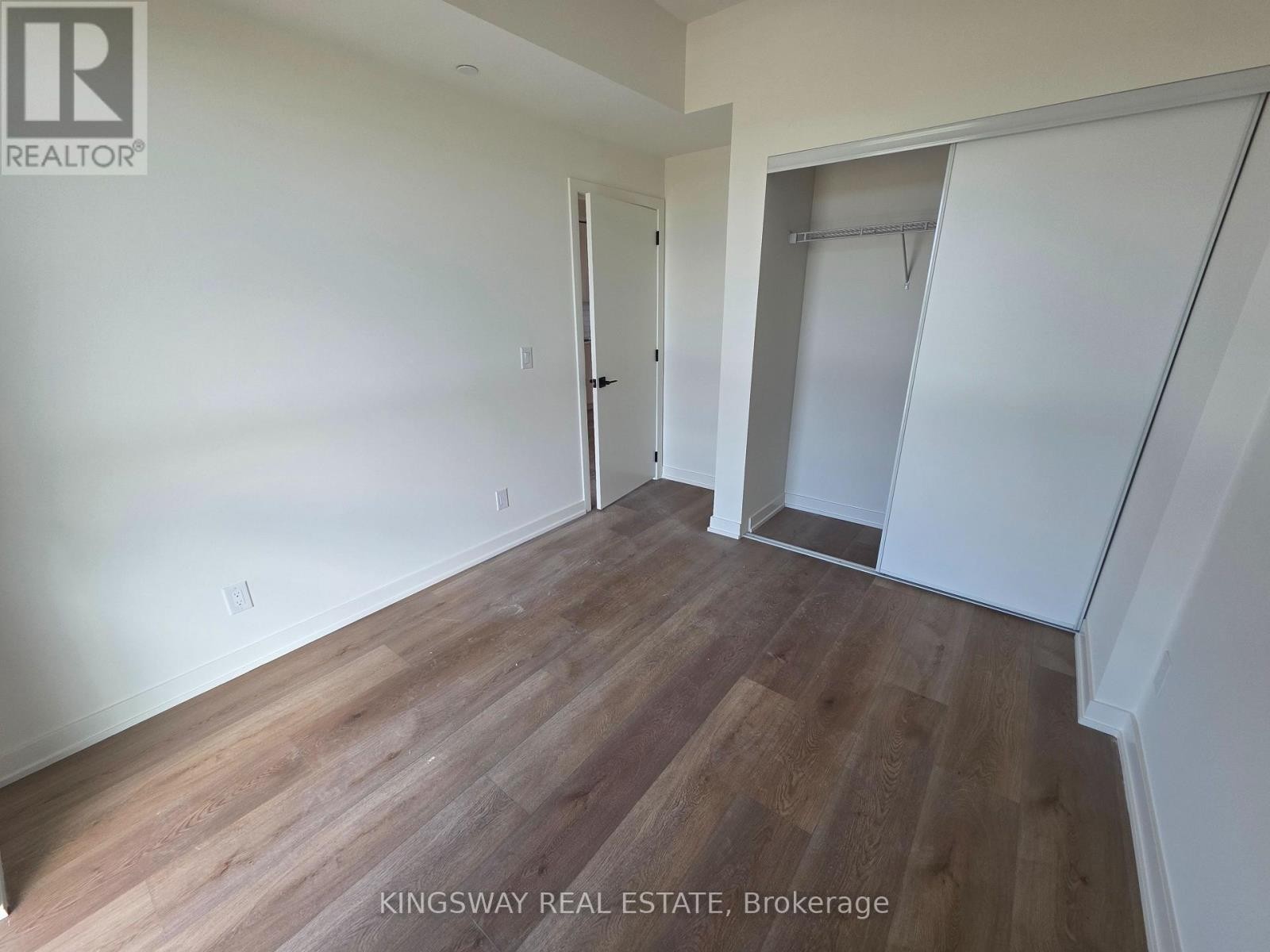 












1212 - 33 ERIE AVE AVENUE

,
Brantford,




Ontario
N3S2E7

