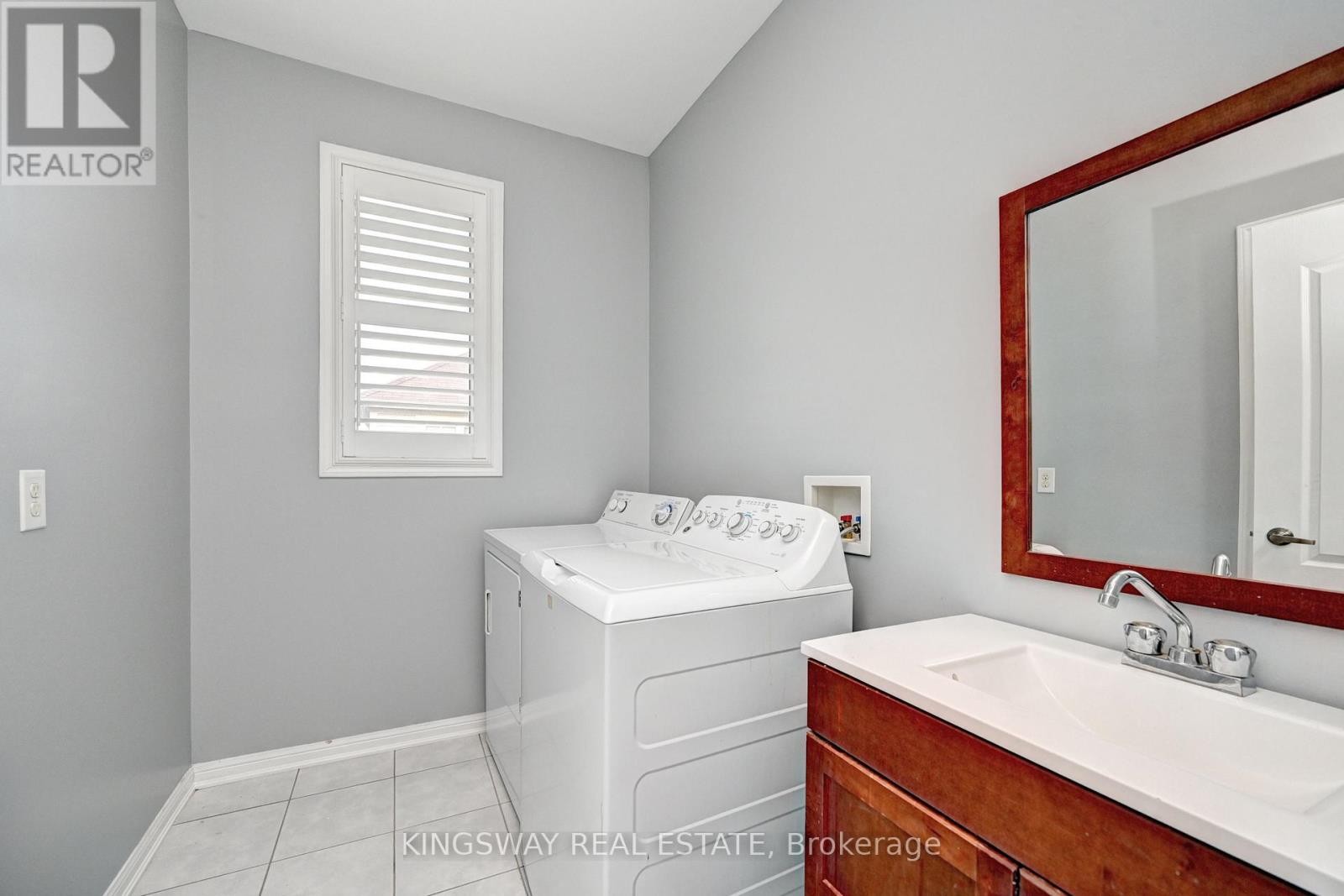 












48 OSGOODE STREET

,
Cambridge,




Ontario
N3C0E8

