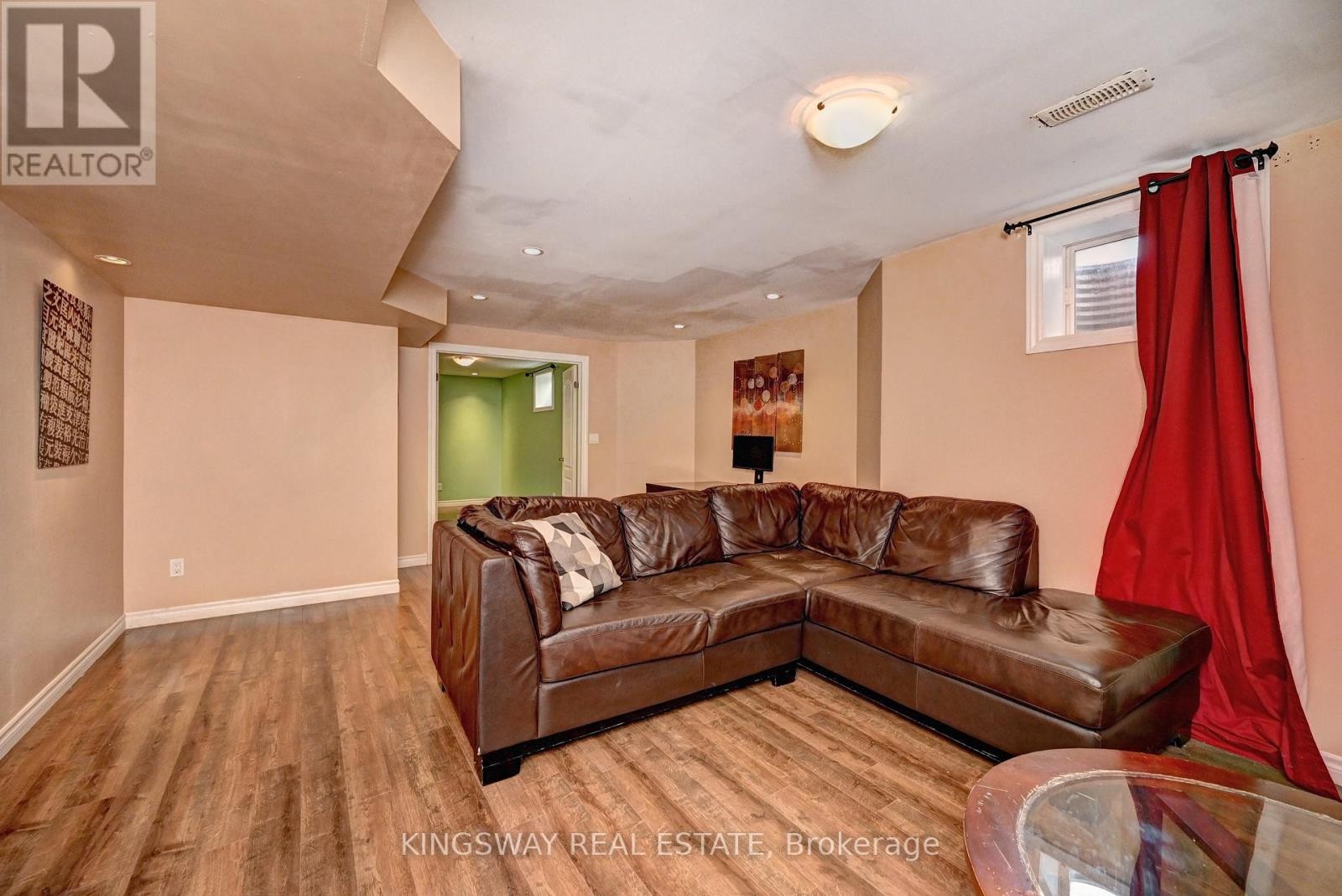 












48 OSGOODE STREET

,
Cambridge,




Ontario
N3C0E8

