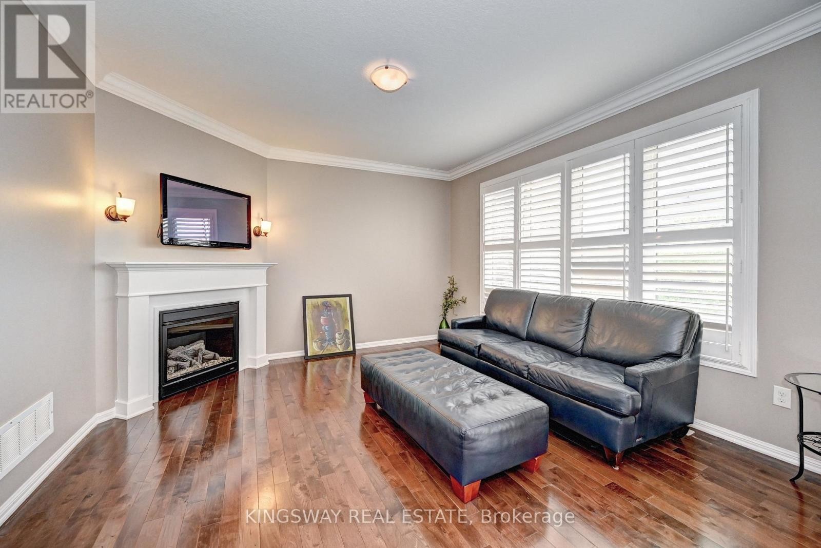 












48 OSGOODE STREET

,
Cambridge,




Ontario
N3C0E8

