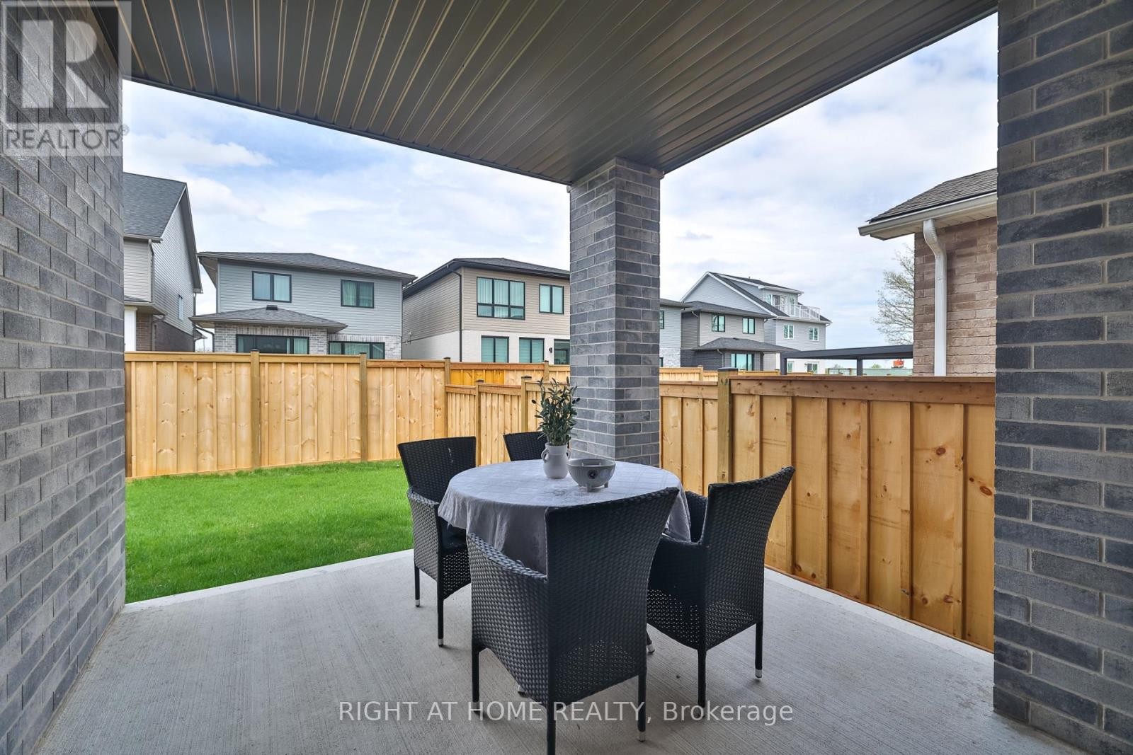 












8 RYDER AVENUE

,
Guelph (Kortright West),




Ontario
N1G4V5

