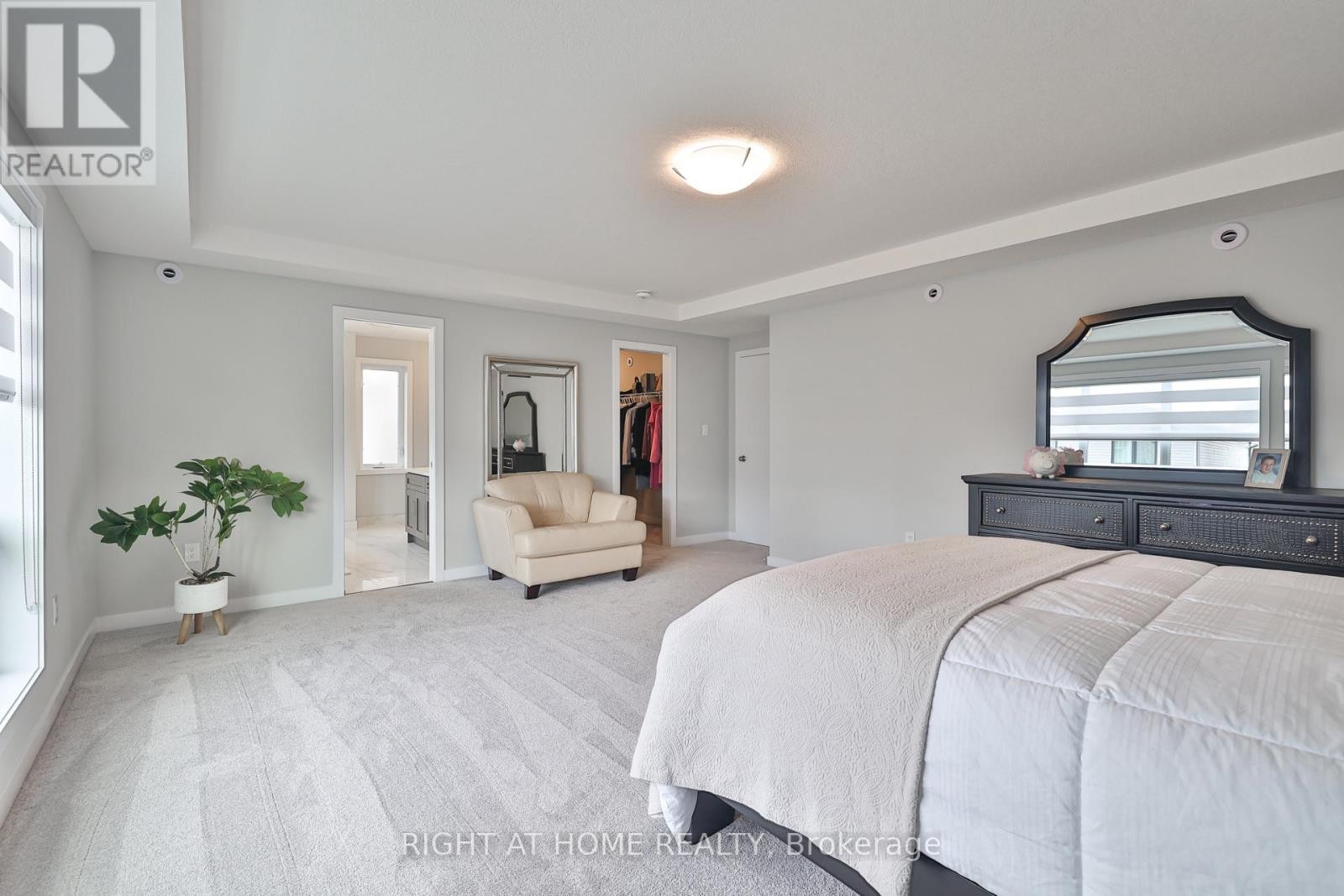 












8 RYDER AVENUE

,
Guelph (Kortright West),




Ontario
N1G4V5

