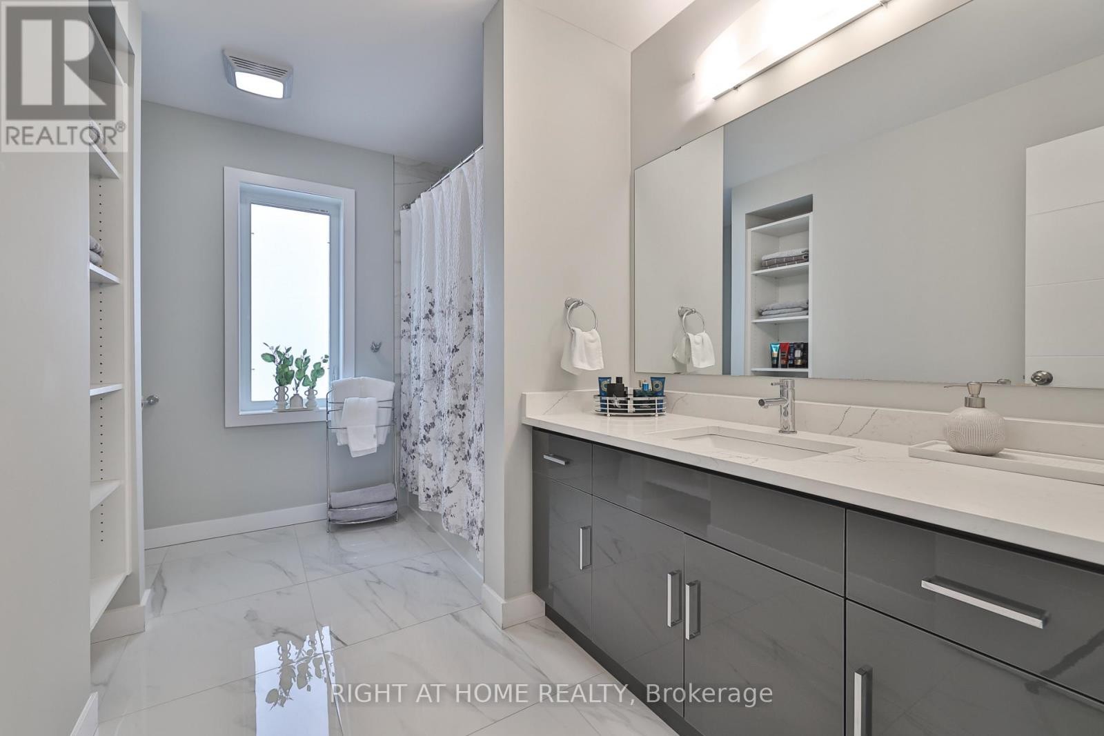 












8 RYDER AVENUE

,
Guelph (Kortright West),




Ontario
N1G4V5


