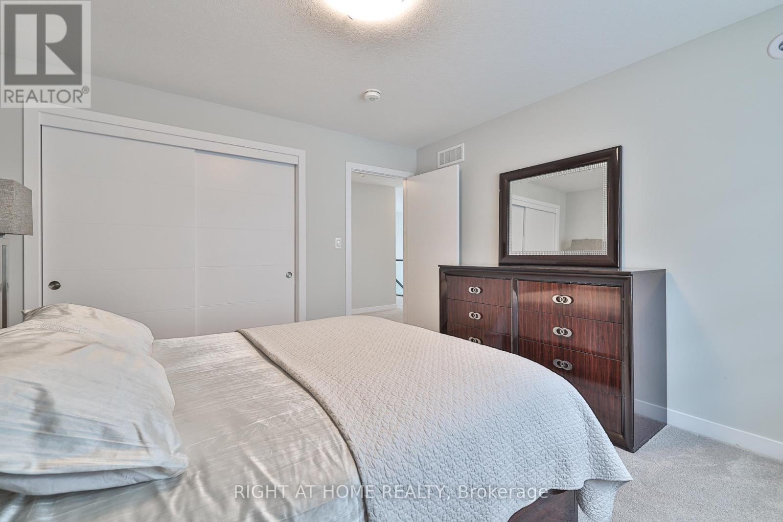 












8 RYDER AVENUE

,
Guelph (Kortright West),




Ontario
N1G4V5

