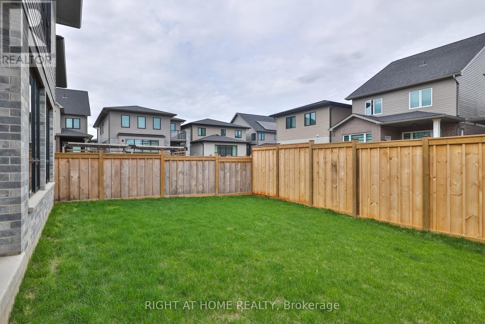 












8 RYDER AVENUE

,
Guelph (Kortright West),




Ontario
N1G4V5

