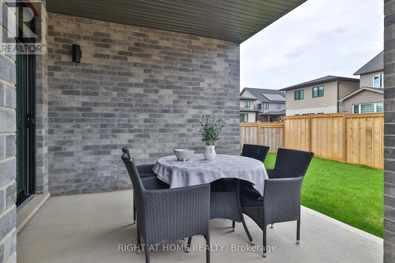 












8 RYDER AVENUE

,
Guelph (Kortright West),




Ontario
N1G4V5

