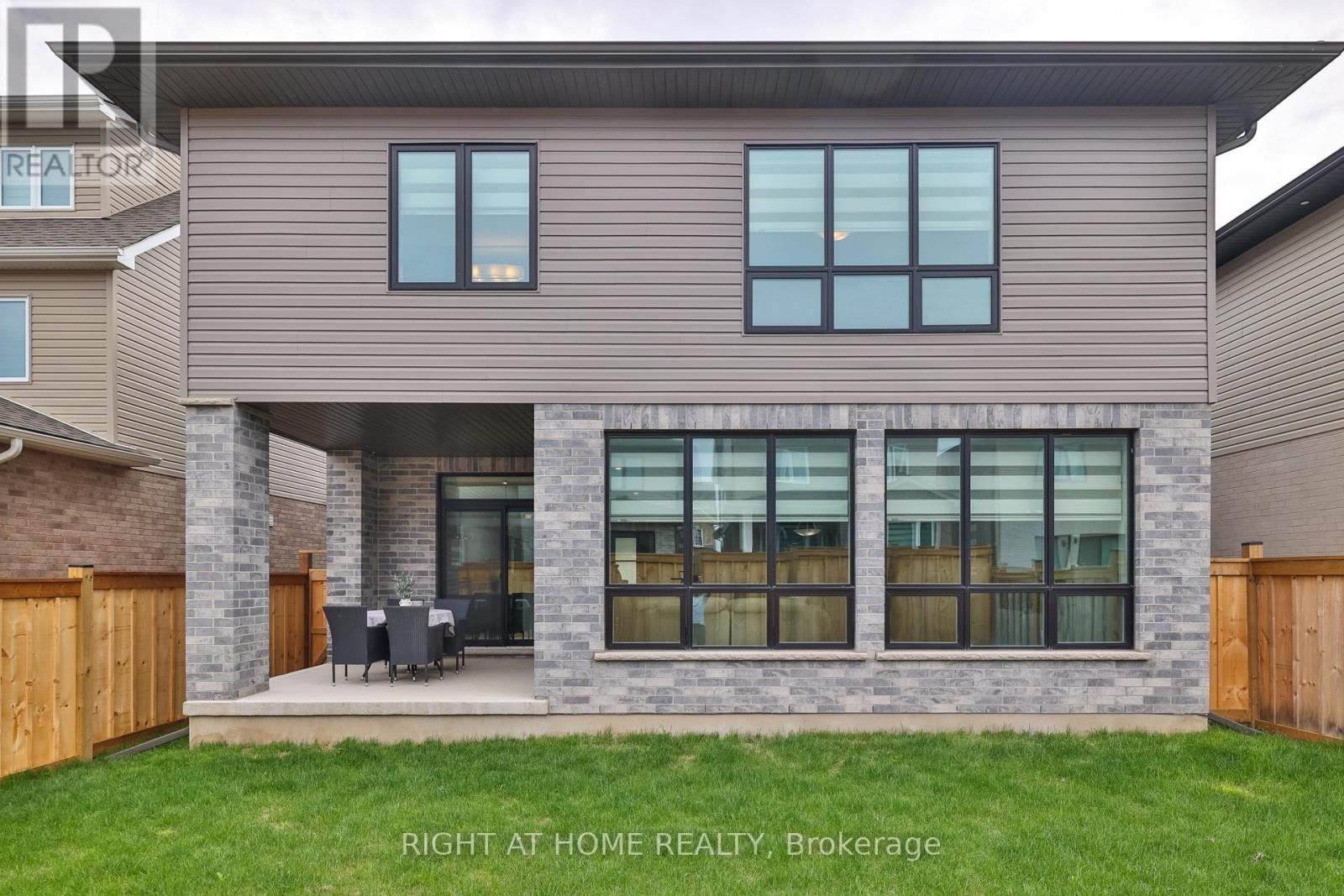 












8 RYDER AVENUE

,
Guelph (Kortright West),




Ontario
N1G4V5


