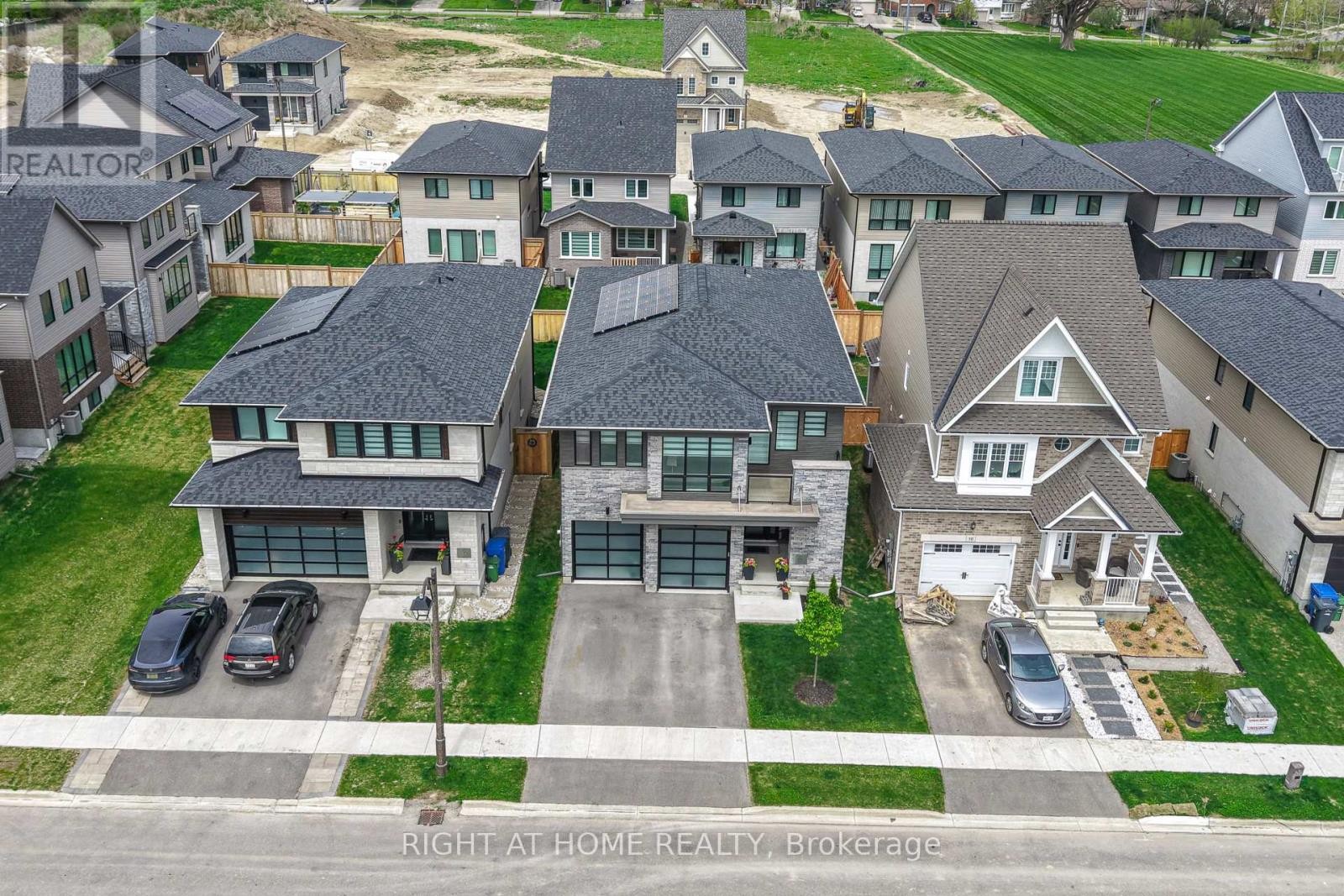 












8 RYDER AVENUE

,
Guelph (Kortright West),




Ontario
N1G4V5

