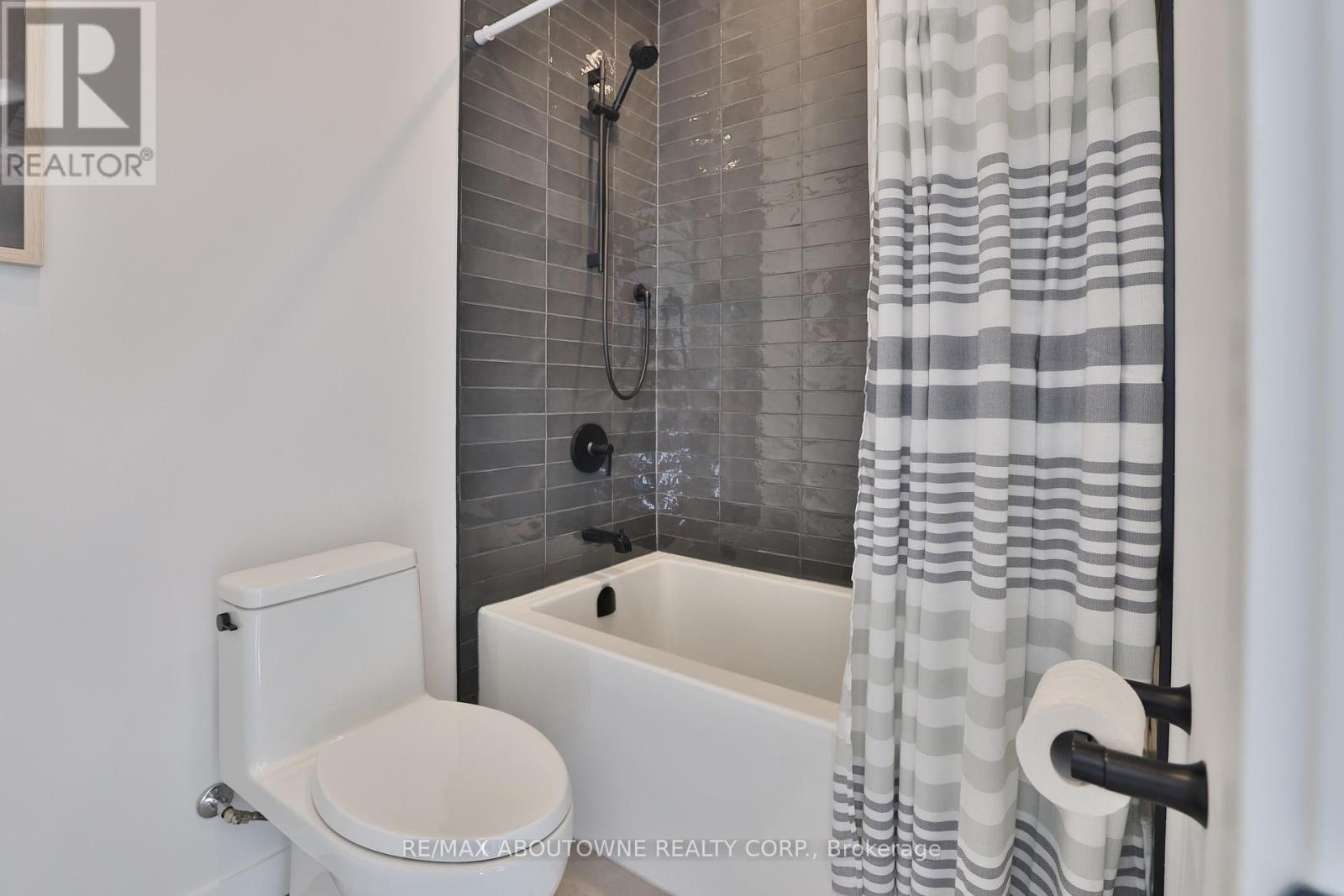 












70 UPPER MOUNT ALBION ROAD

,
Hamilton (Stoney Creek Mountain),




Ontario
L8J2S1


