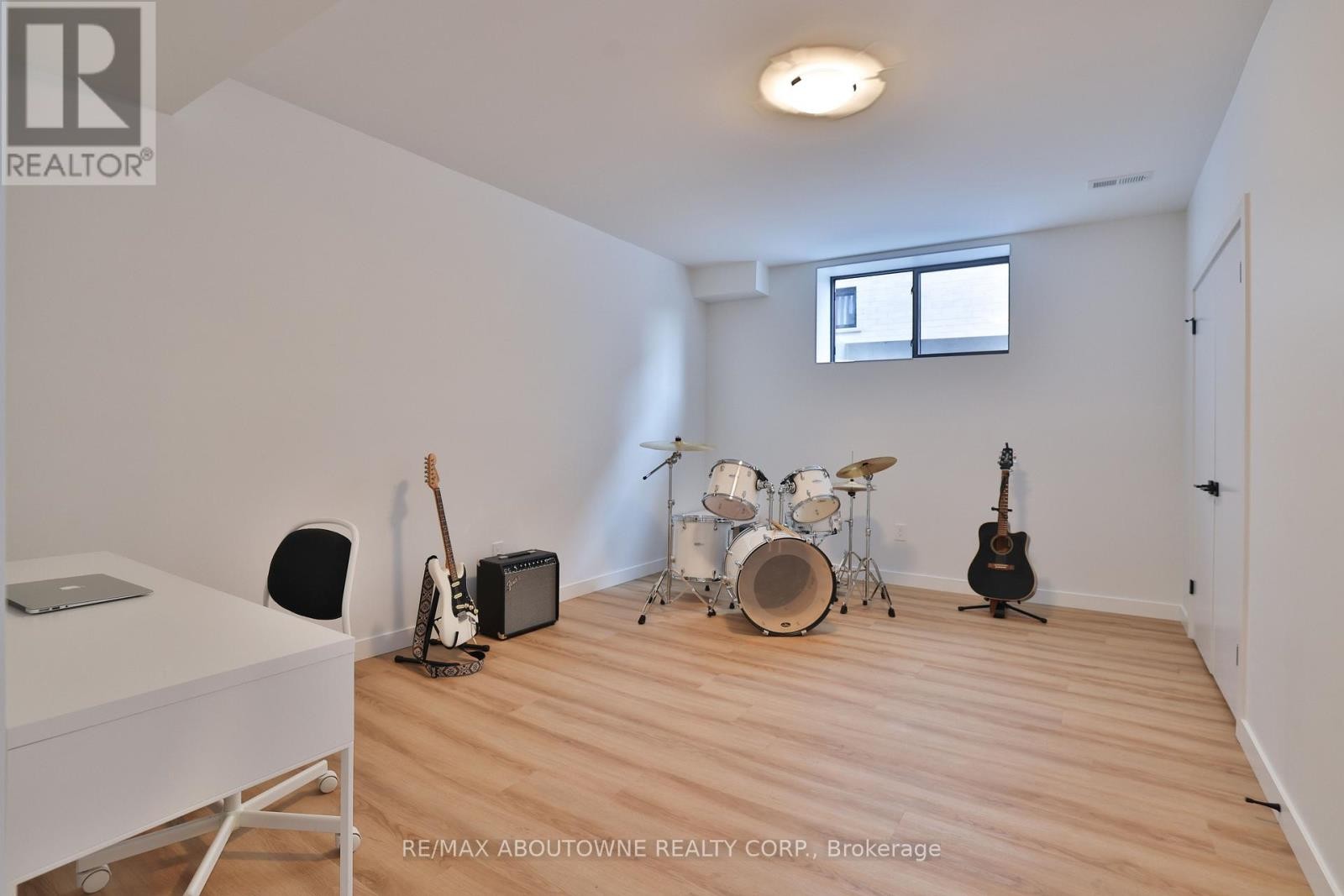 












70 UPPER MOUNT ALBION ROAD

,
Hamilton (Stoney Creek Mountain),




Ontario
L8J2S1

