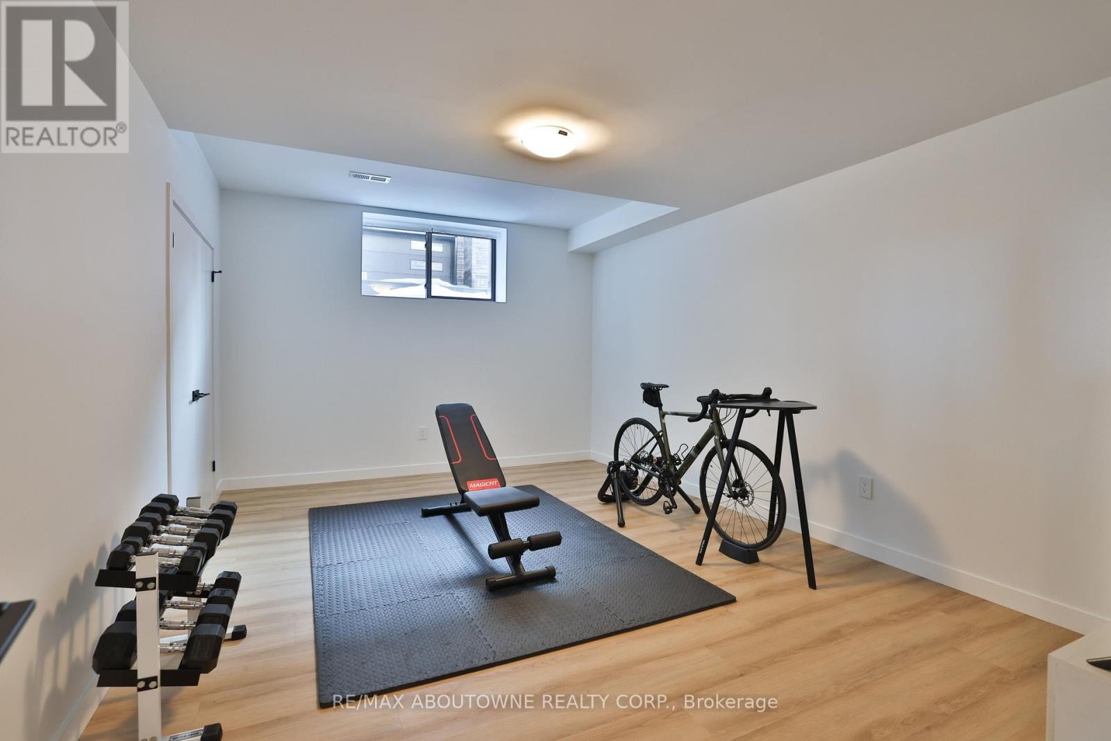 












70 UPPER MOUNT ALBION ROAD

,
Hamilton (Stoney Creek Mountain),




Ontario
L8J2S1

