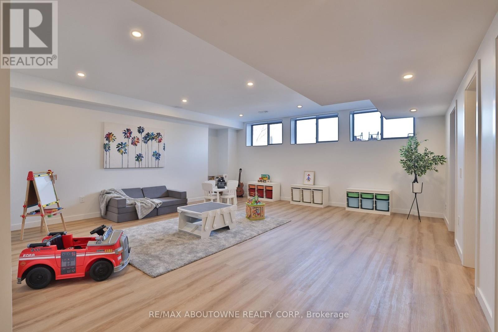 












70 UPPER MOUNT ALBION ROAD

,
Hamilton (Stoney Creek Mountain),




Ontario
L8J2S1

