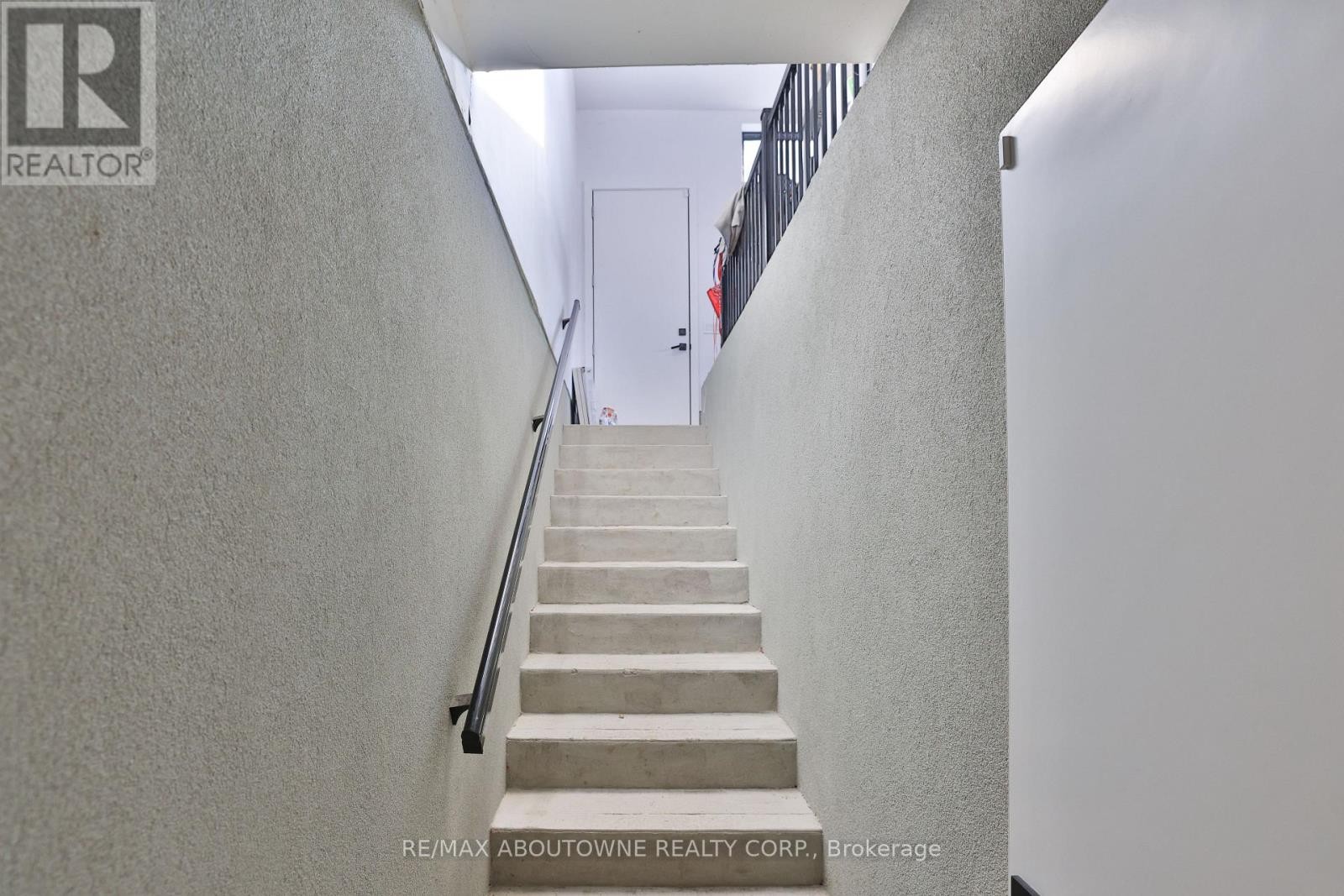 












70 UPPER MOUNT ALBION ROAD

,
Hamilton (Stoney Creek Mountain),




Ontario
L8J2S1

