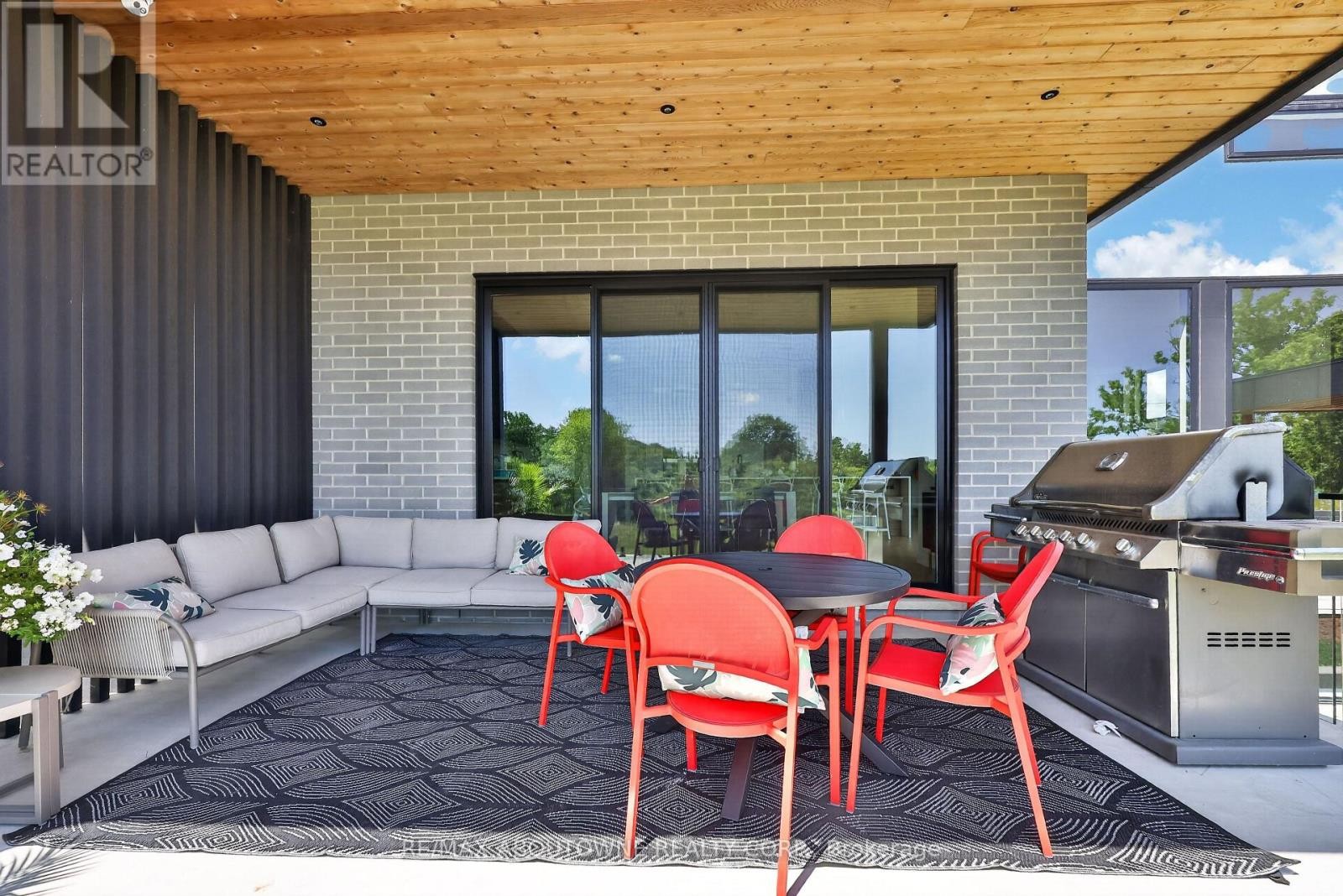 












70 UPPER MOUNT ALBION ROAD

,
Hamilton (Stoney Creek Mountain),




Ontario
L8J2S1

