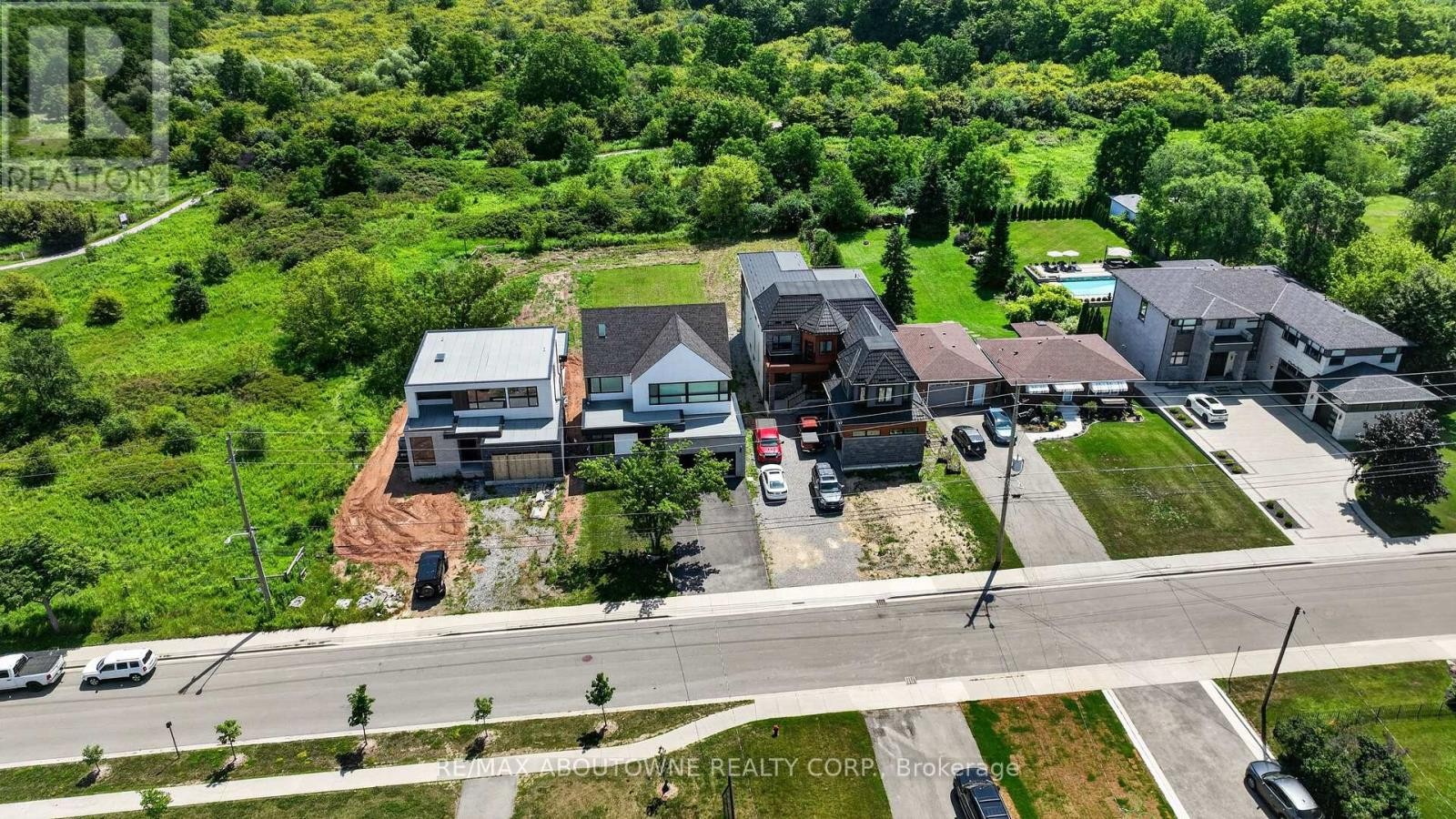 












70 UPPER MOUNT ALBION ROAD

,
Hamilton (Stoney Creek Mountain),




Ontario
L8J2S1

