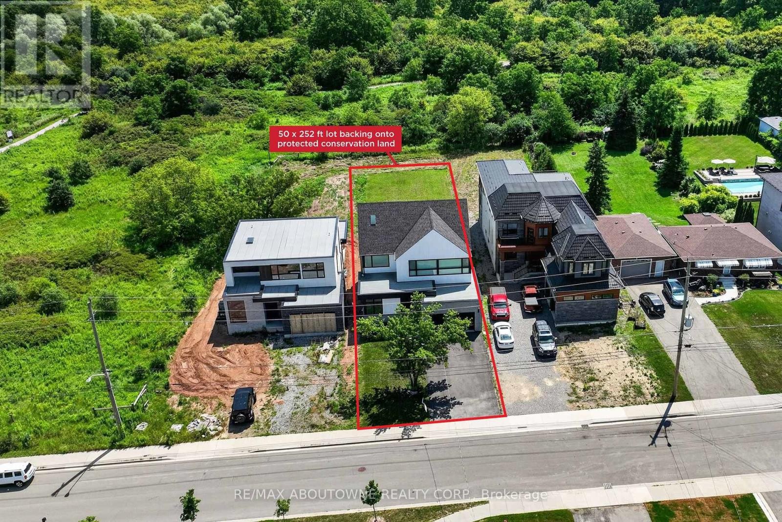 












70 UPPER MOUNT ALBION ROAD

,
Hamilton (Stoney Creek Mountain),




Ontario
L8J2S1

