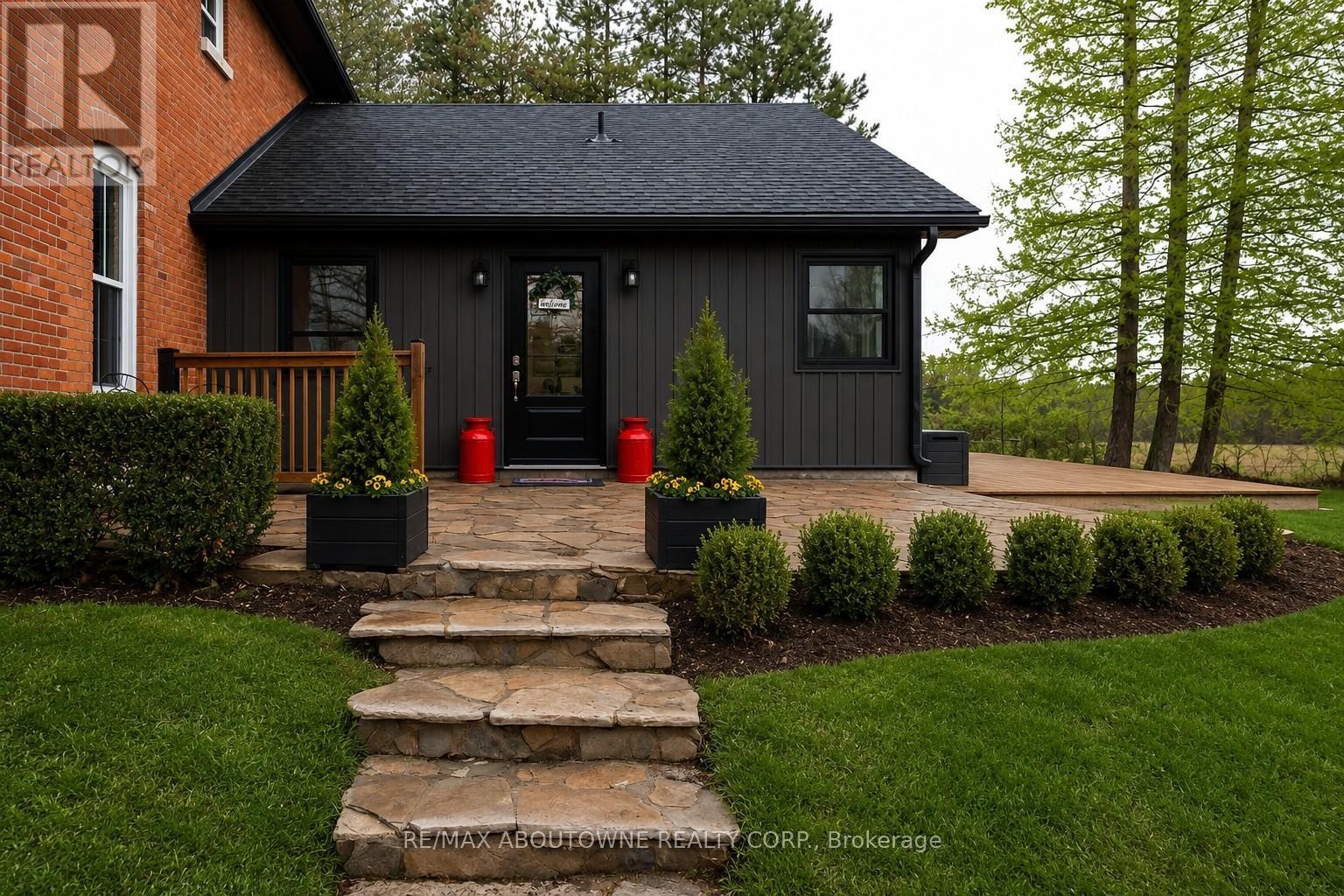 












674217 HURONTARIO STREET

,
Mono,




Ontario
L9W5R9


