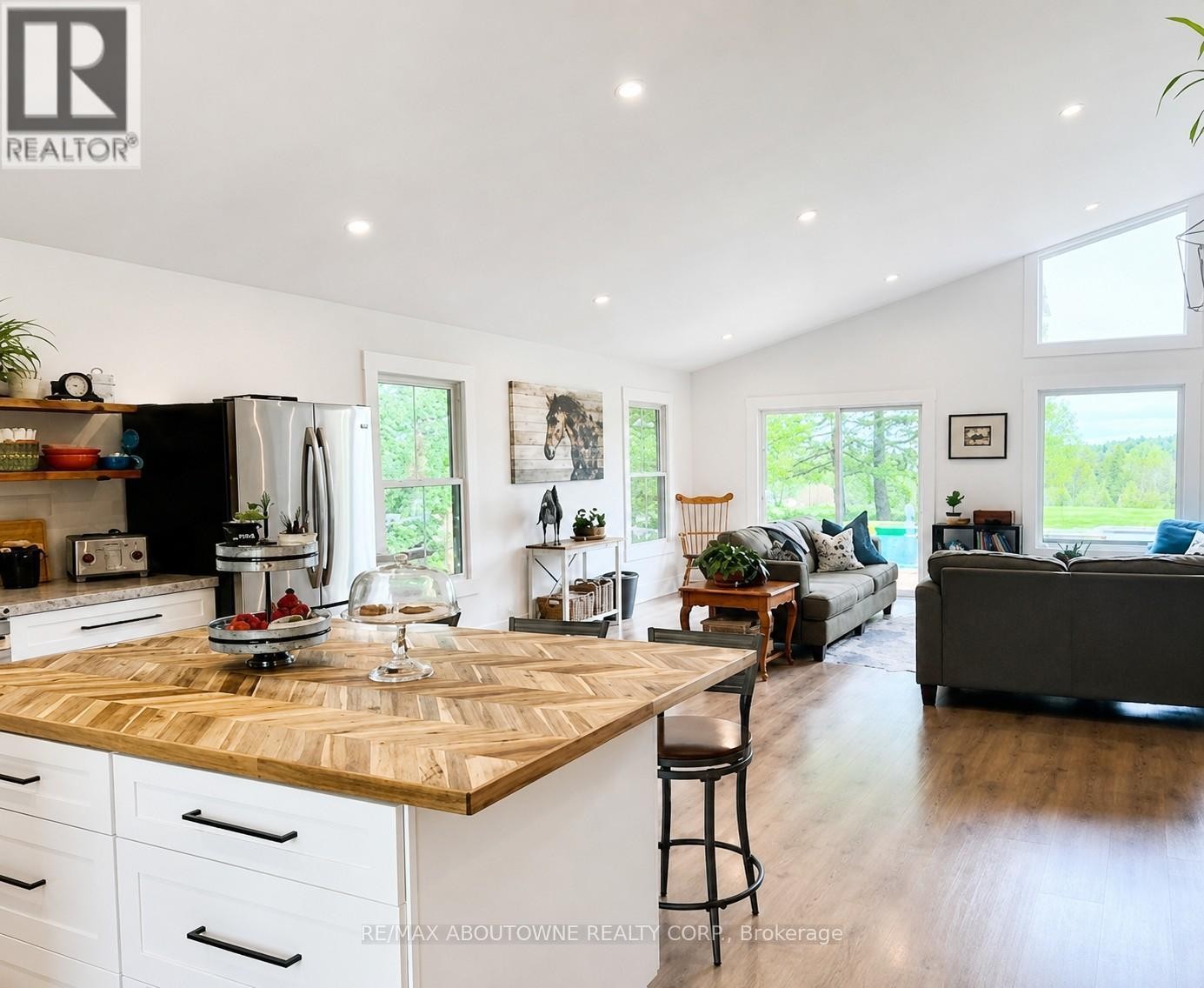 












674217 HURONTARIO STREET

,
Mono,




Ontario
L9W5R9

