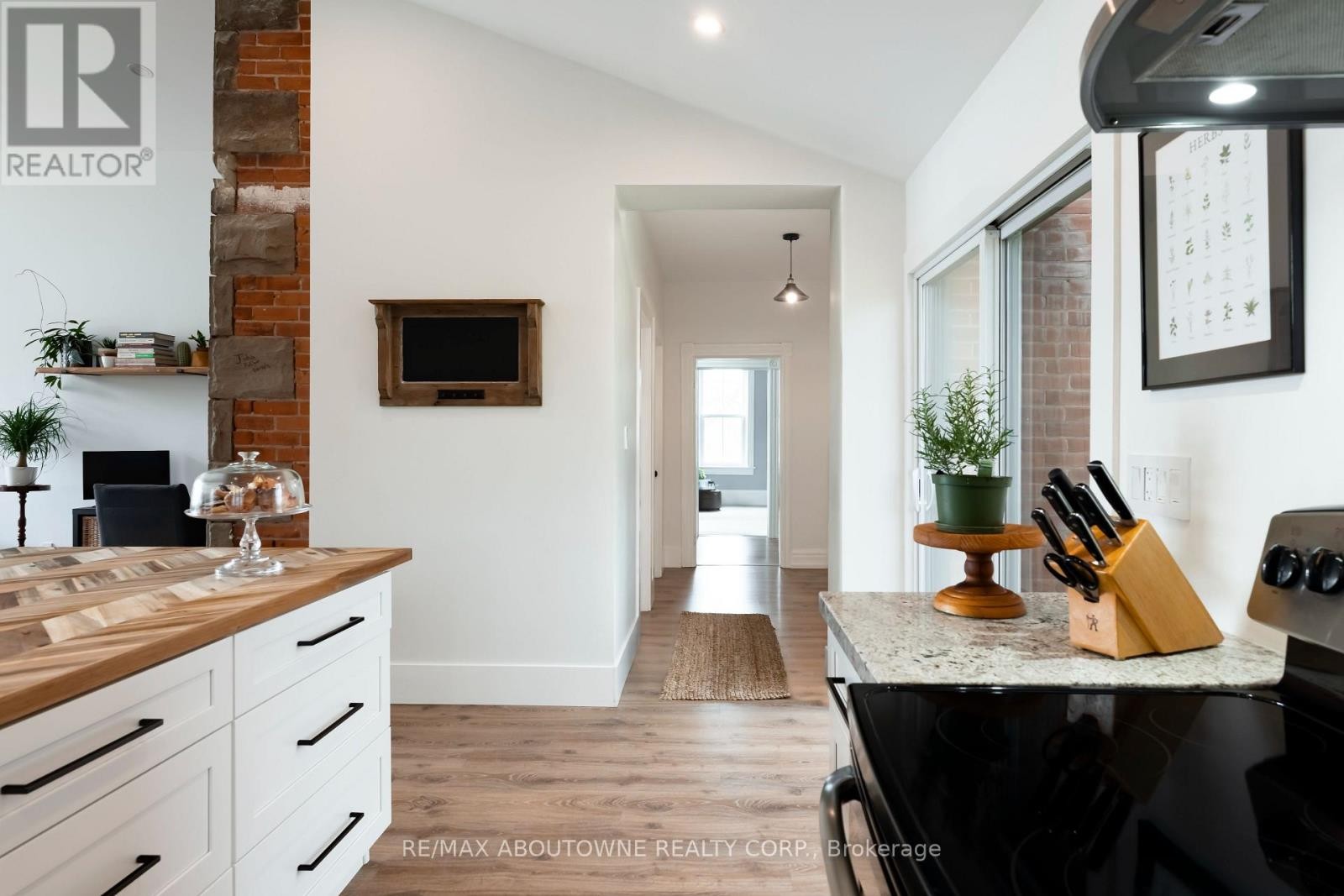 












674217 HURONTARIO STREET

,
Mono,




Ontario
L9W5R9

