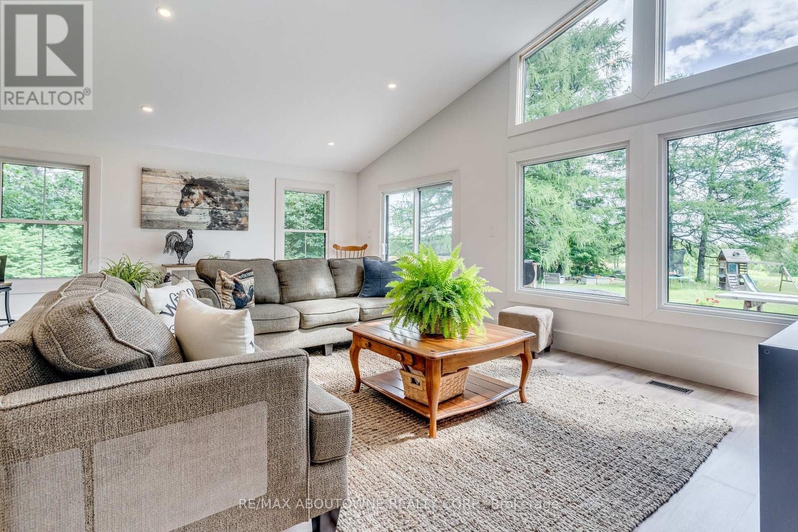 












674217 HURONTARIO STREET

,
Mono,




Ontario
L9W5R9

