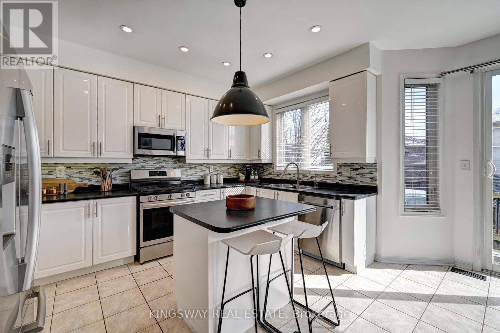 












222 BALDWIN DRIVE

,
Cambridge,




Ontario
N3C0B3

