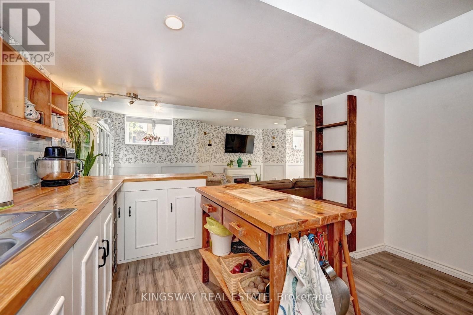 












222 BALDWIN DRIVE

,
Cambridge,




Ontario
N3C0B3

