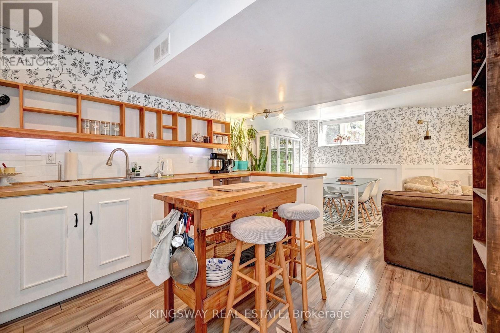 












222 BALDWIN DRIVE

,
Cambridge,




Ontario
N3C0B3

