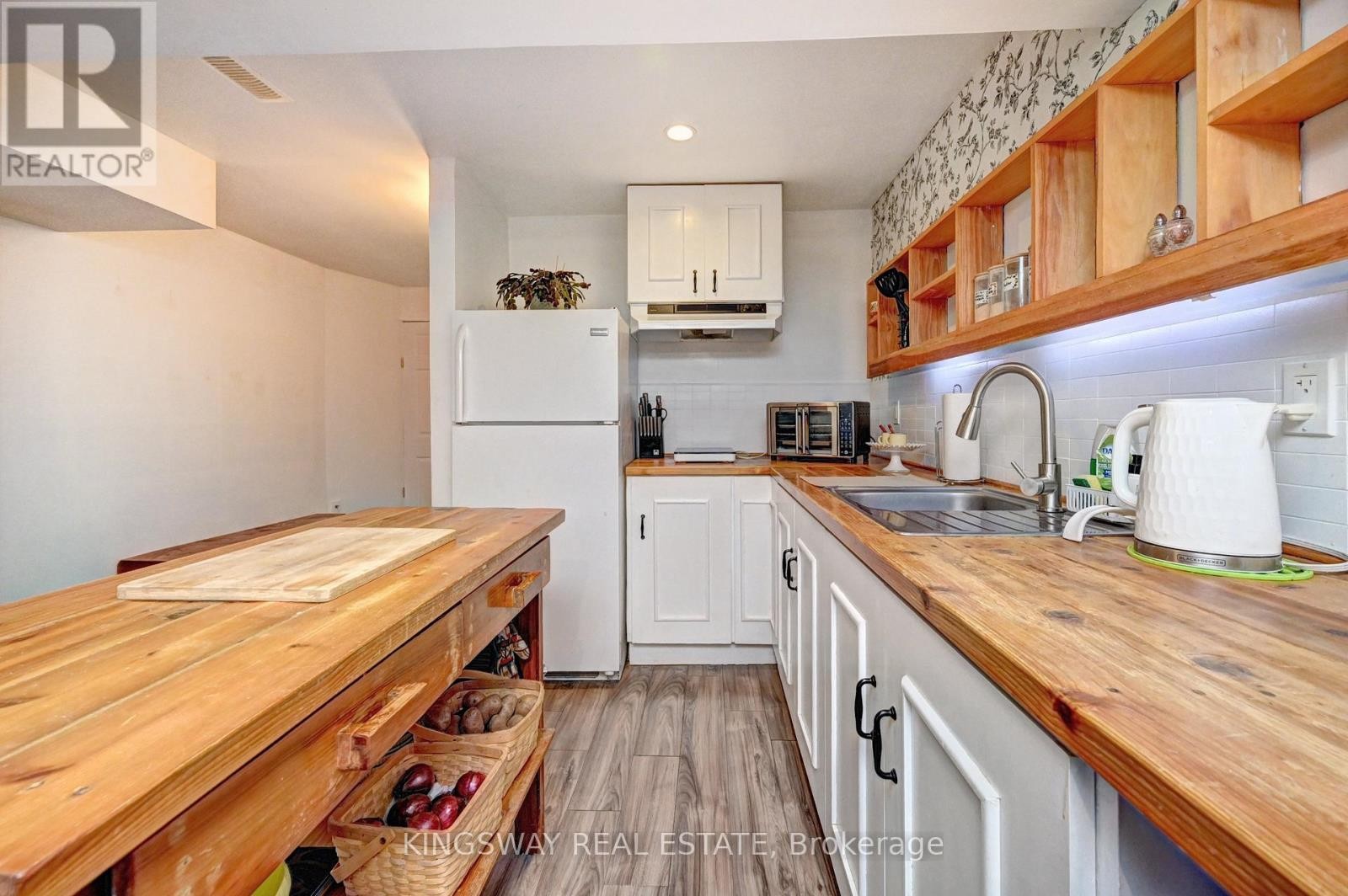 












222 BALDWIN DRIVE

,
Cambridge,




Ontario
N3C0B3

