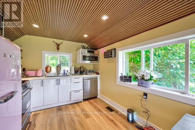 












785 MUSKOKA ROAD 169

,
Gravenhurst (Muskoka (S)),




Ontario
P1P0G1

