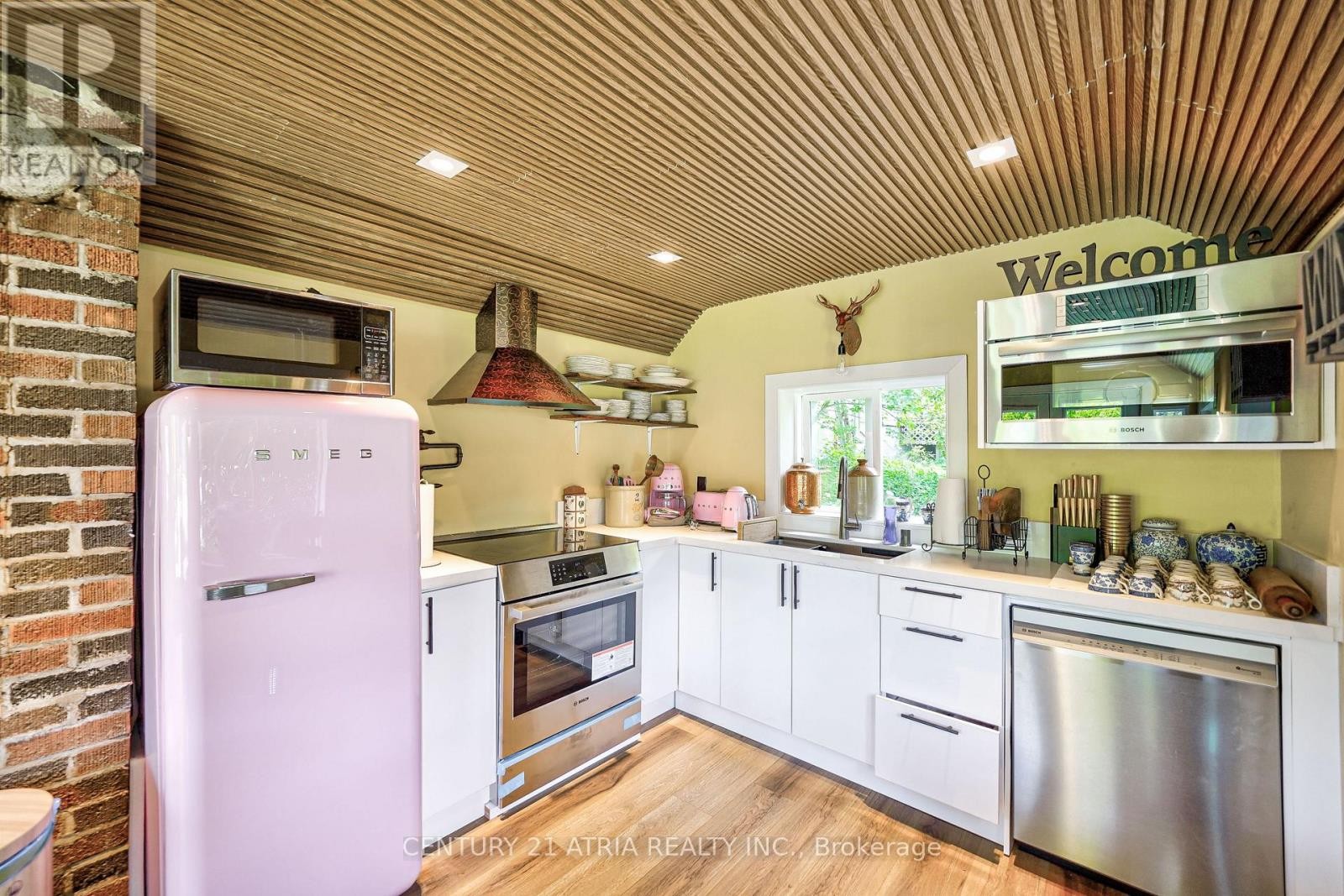 












785 MUSKOKA ROAD 169

,
Gravenhurst (Muskoka (S)),




Ontario
P1P0G1

