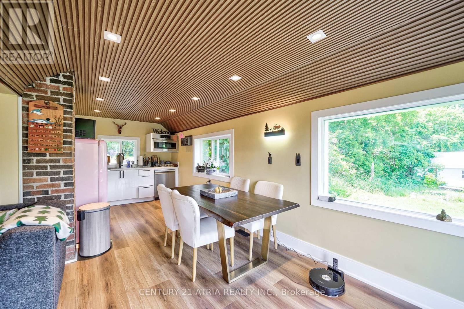 












785 MUSKOKA ROAD 169

,
Gravenhurst (Muskoka (S)),




Ontario
P1P0G1

