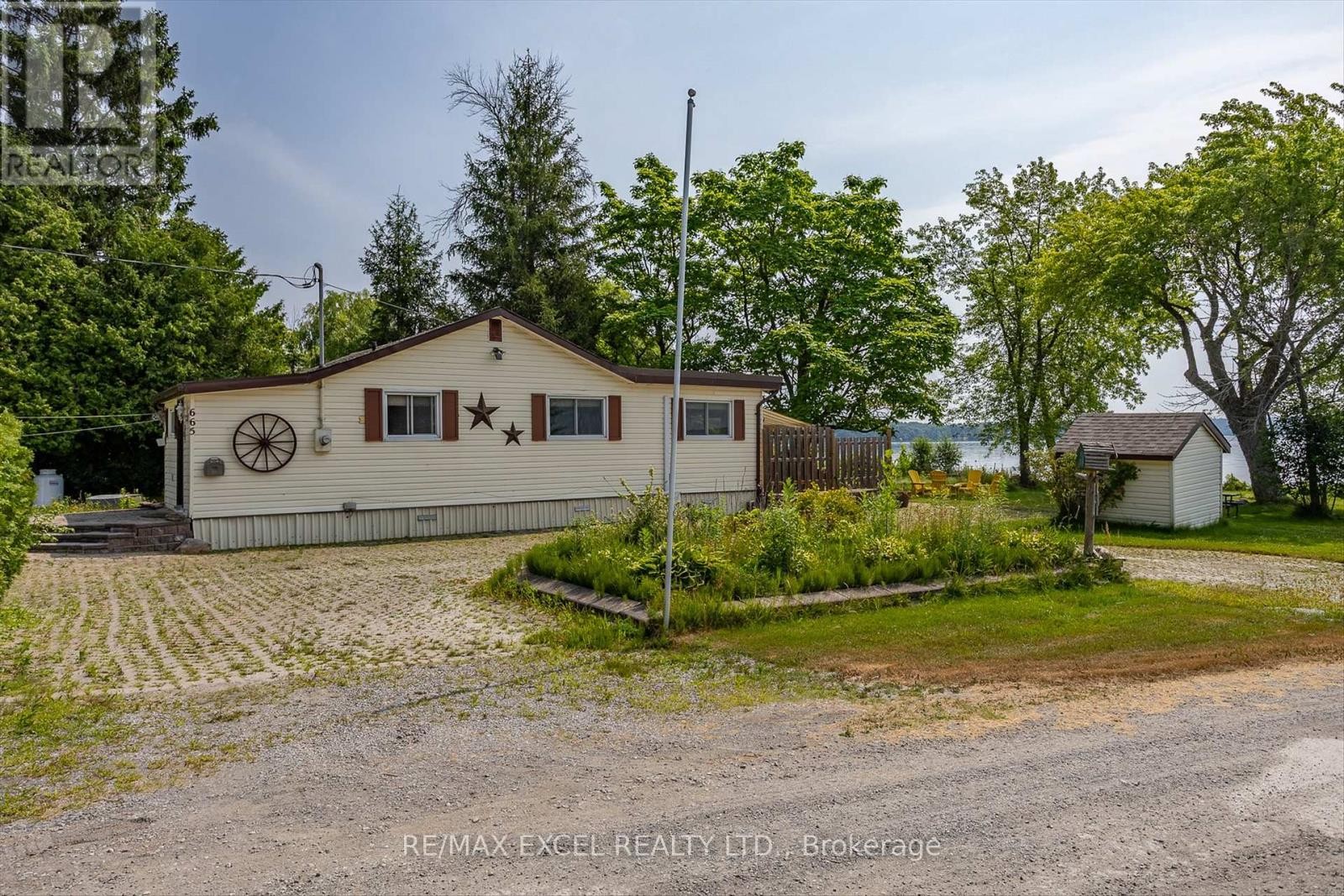 












665 NORTH SHORE DRIVE E

,
Otonabee-South Monaghan,




Ontario
P7B6B3

