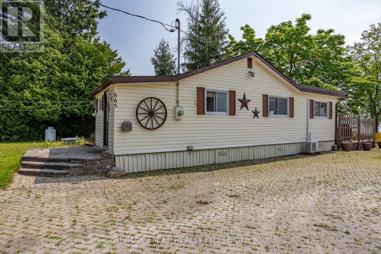 












665 NORTH SHORE DRIVE E

,
Otonabee-South Monaghan,




Ontario
P7B6B3

