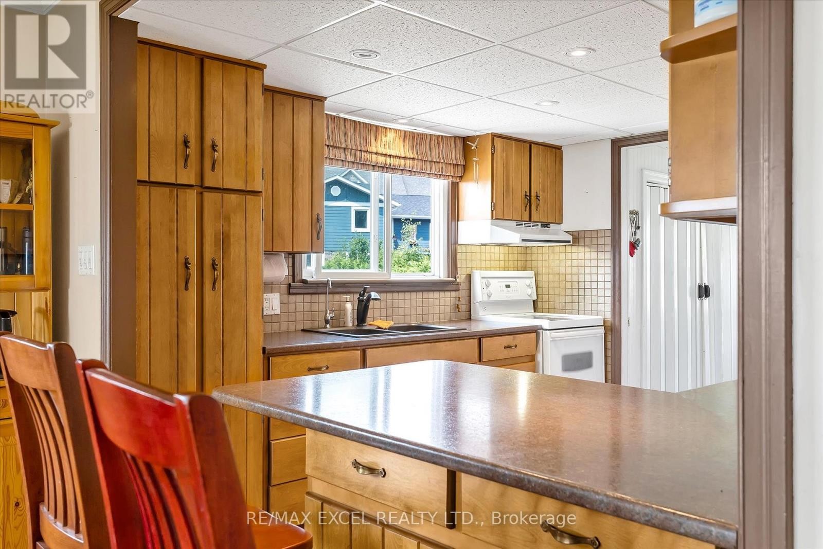 












665 NORTH SHORE DRIVE E

,
Otonabee-South Monaghan,




Ontario
P7B6B3

