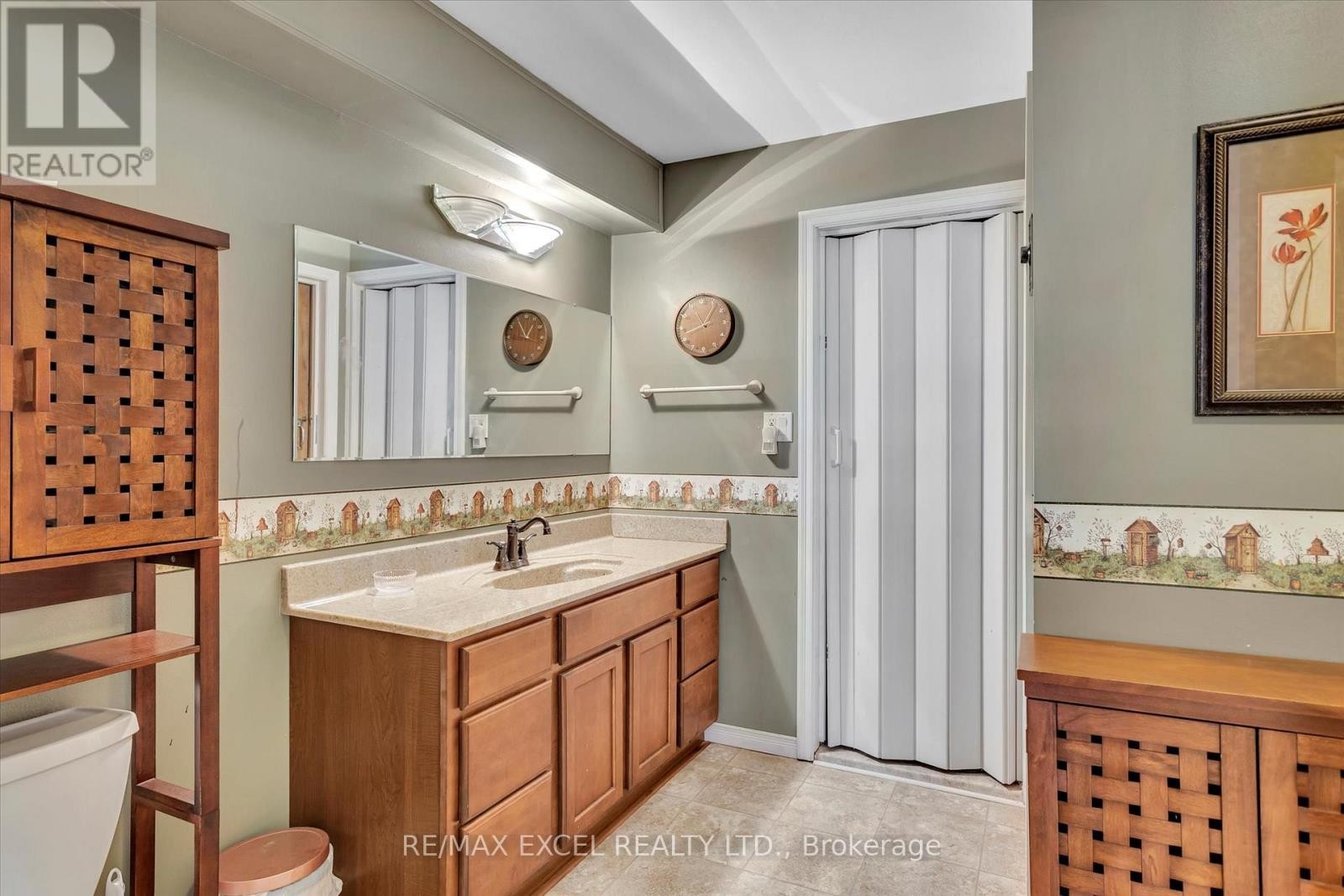 












665 NORTH SHORE DRIVE E

,
Otonabee-South Monaghan,




Ontario
P7B6B3

