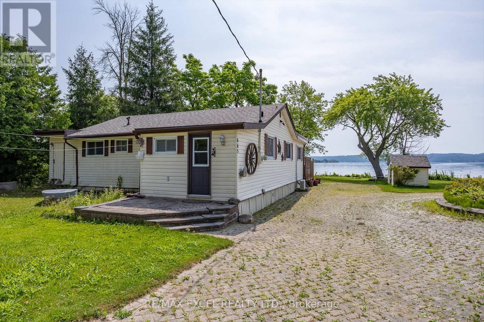 












665 NORTH SHORE DRIVE E

,
Otonabee-South Monaghan,




Ontario
P7B6B3

