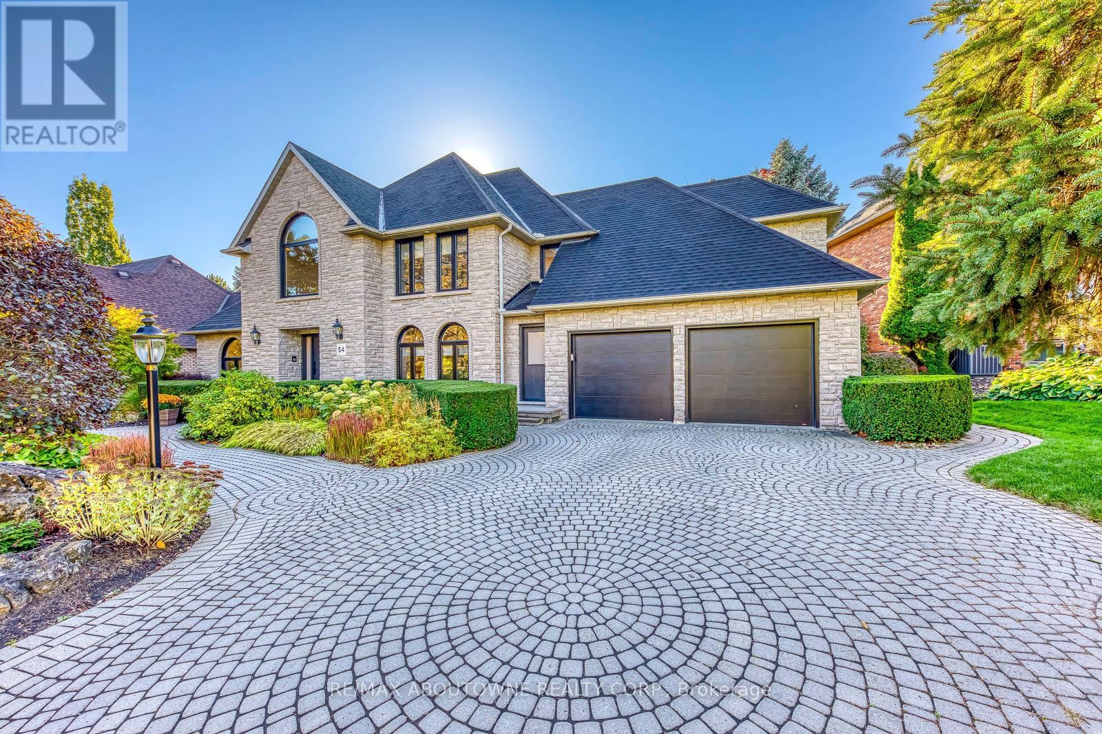 












54 DEERVIEW AVENUE

,
Hamilton (Ancaster),




Ontario
L9G4R8

